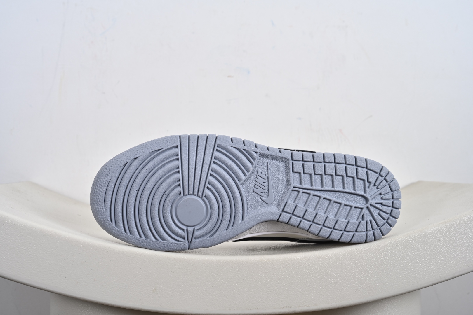 260  定制版 Nike SB Dunk Low 北面联名 三勾浅灰  低帮休闲板鞋  CS1688-123
