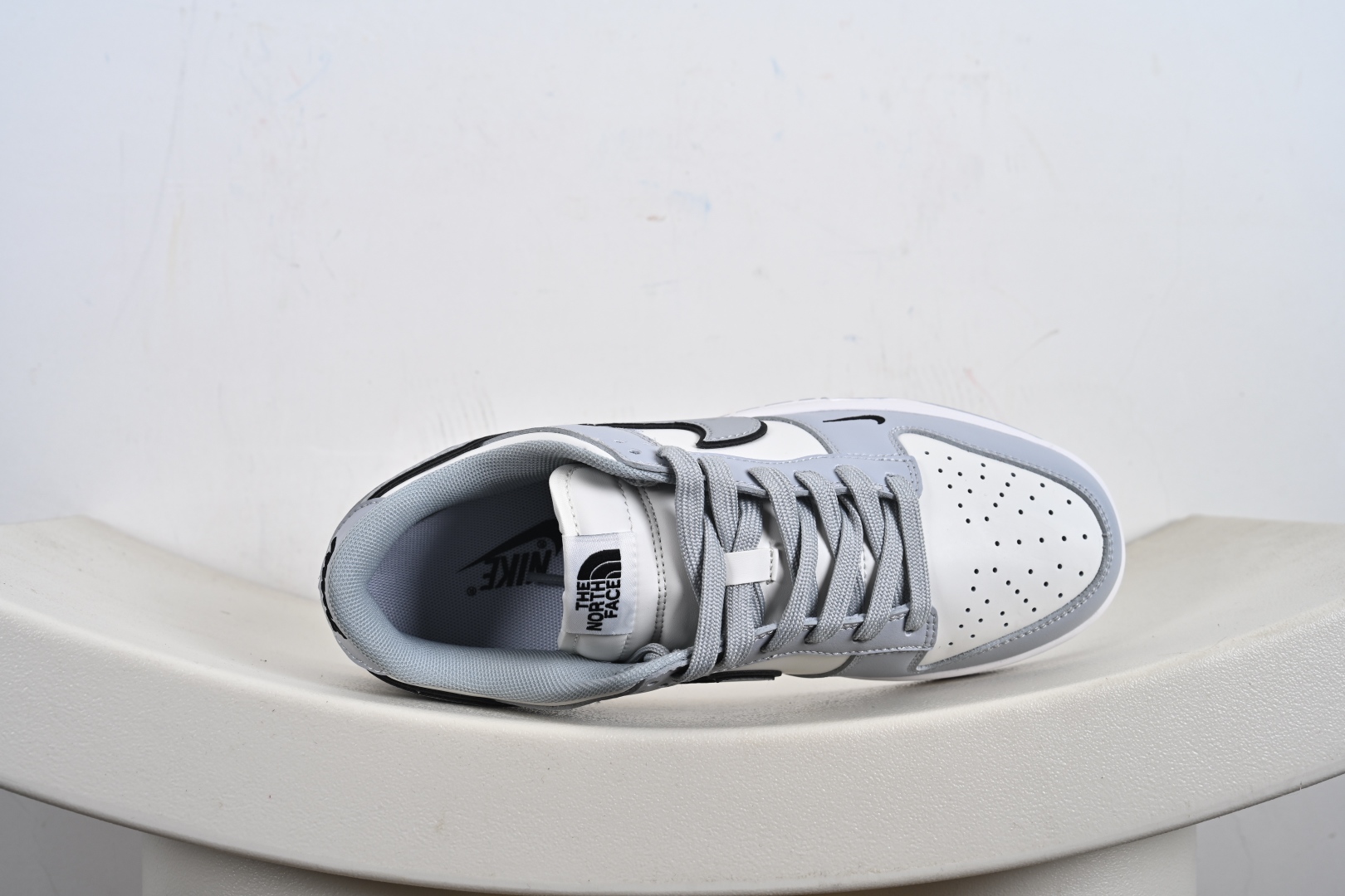 260  定制版 Nike SB Dunk Low 北面联名 三勾浅灰  低帮休闲板鞋  CS1688-123
