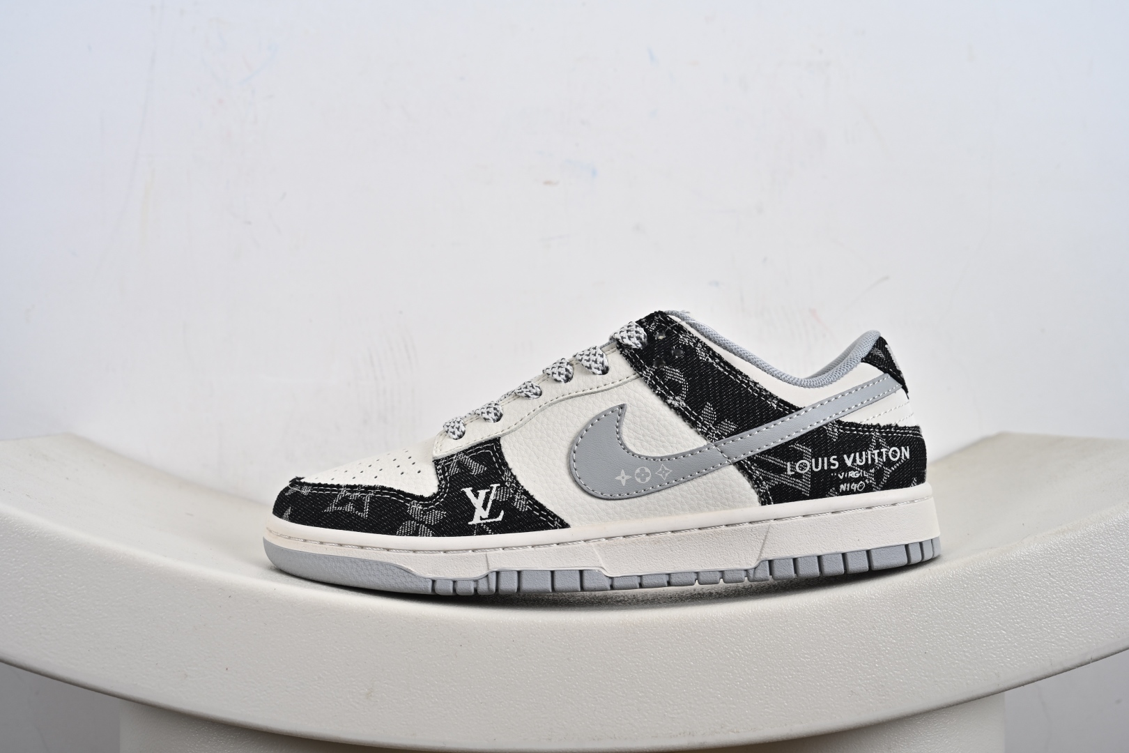 260  定制版 Nike SB Dunk Low LV联名 黑牛仔印花  低帮休闲板鞋 JP1628-020
