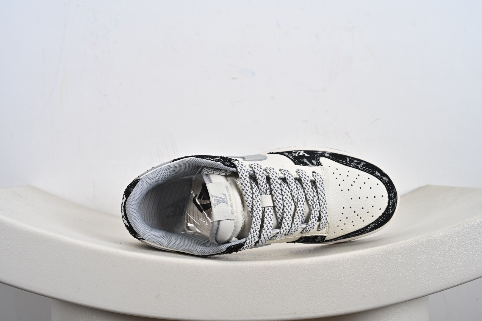 260  定制版 Nike SB Dunk Low LV联名 黑牛仔印花  低帮休闲板鞋 JP1628-020