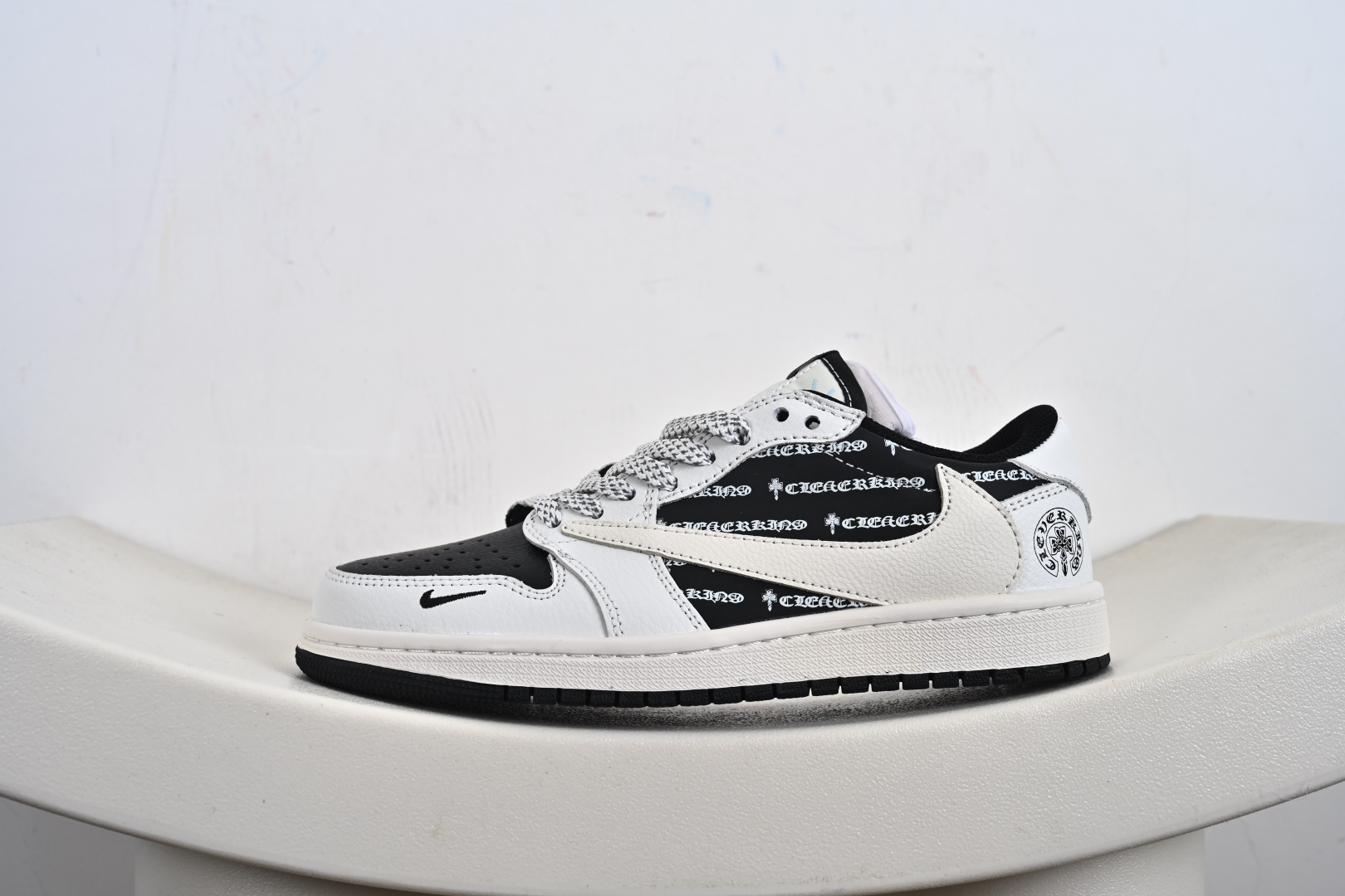 260  定制版 Travis Scott x Fragment Design x Air Jordan 1 Low SP AJ1 乔1 克罗心联名 黑白字母 低帮文化休闲板鞋  DZ5899-010
