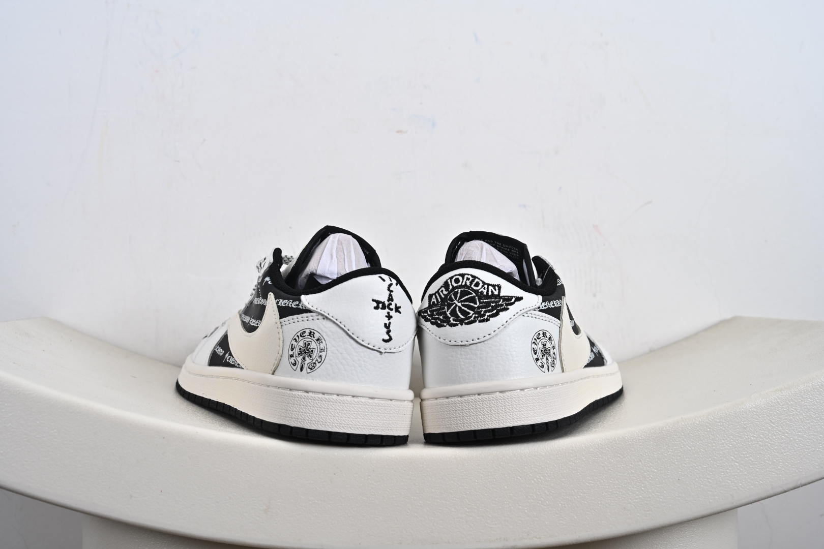 260  定制版 Travis Scott x Fragment Design x Air Jordan 1 Low SP AJ1 乔1 克罗心联名 黑白字母 低帮文化休闲板鞋  DZ5899-010