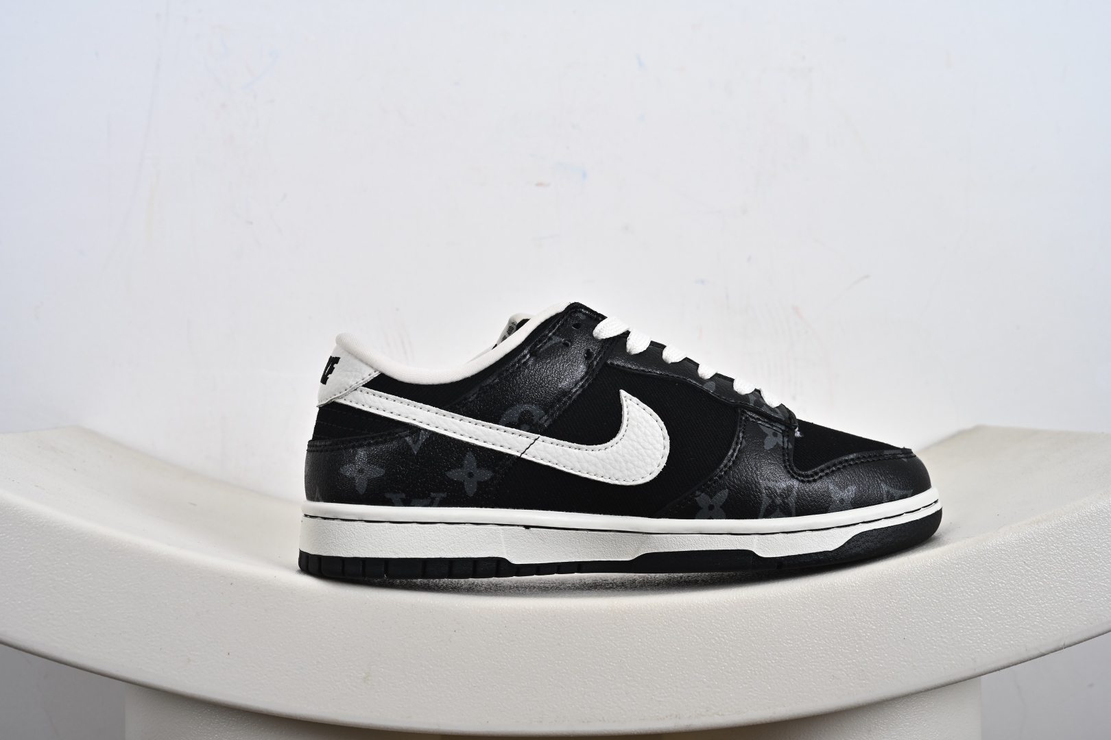 260  定制版 NK Dunk Low 联名 暗夜幽白  SC0601-458