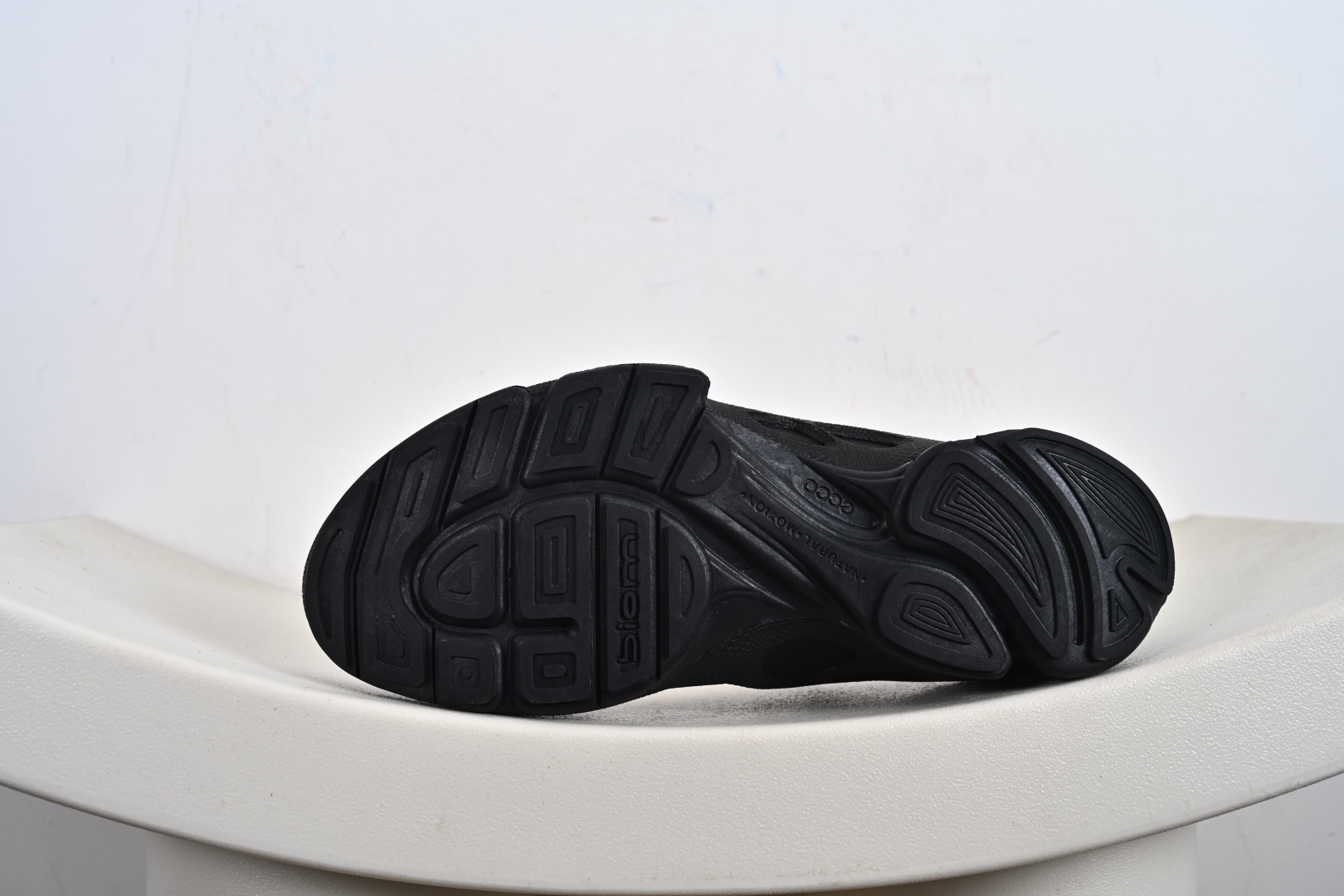 240 ECCO爱步Men's Sports Running Biom C Leather 健步C系列低帮系带真皮轻量运动鞋“皮革全黑” 800464-510