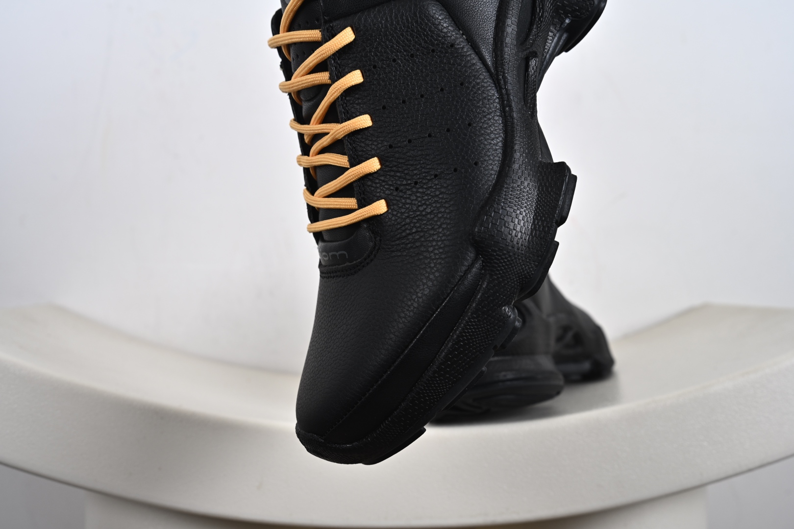 240 ECCO爱步Men's Sports Running Biom C Leather 健步C系列低帮系带真皮轻量运动鞋“皮革全黑” 800464-510