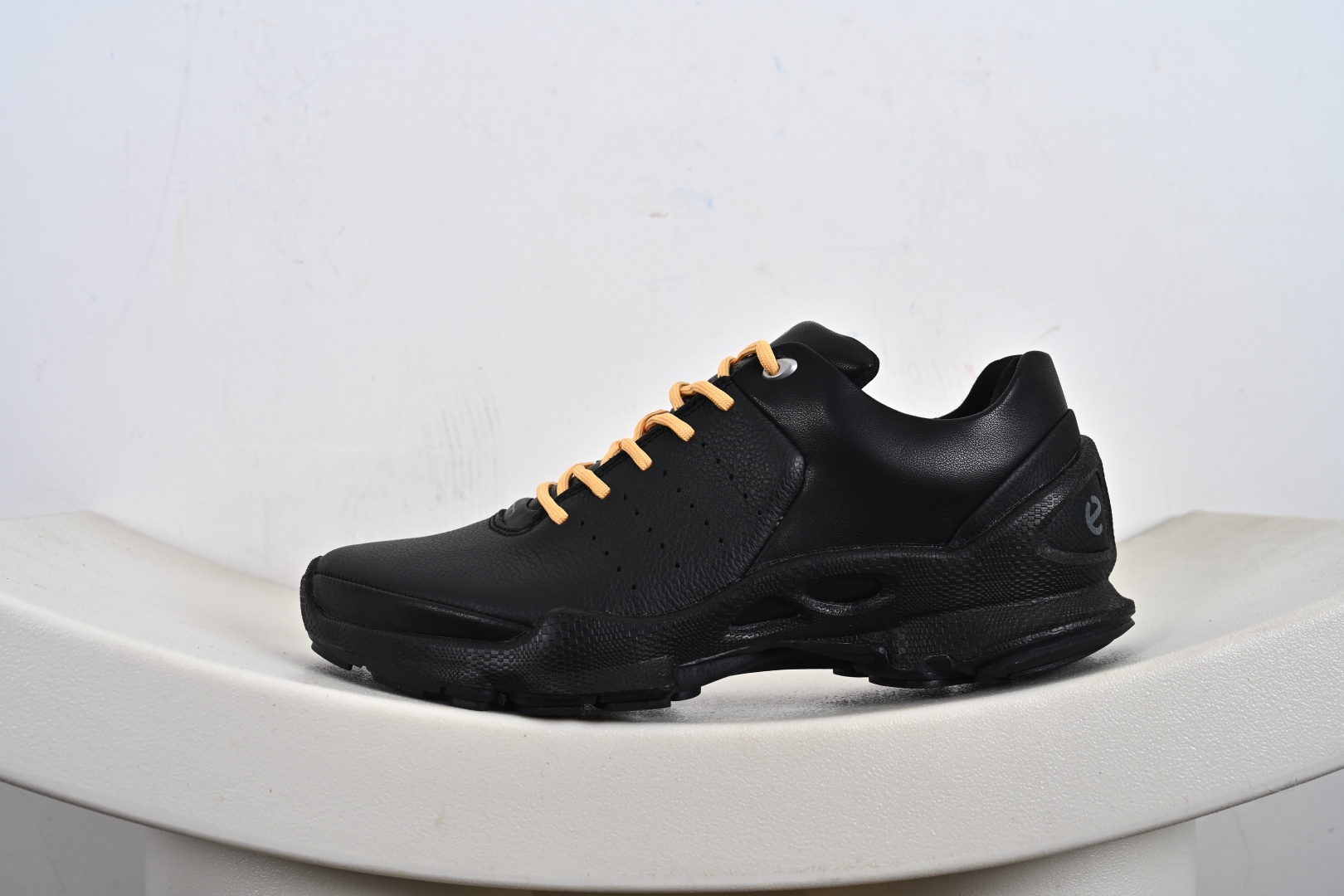 240 ECCO爱步Men's Sports Running Biom C Leather 健步C系列低帮系带真皮轻量运动鞋“皮革全黑” 800464-510