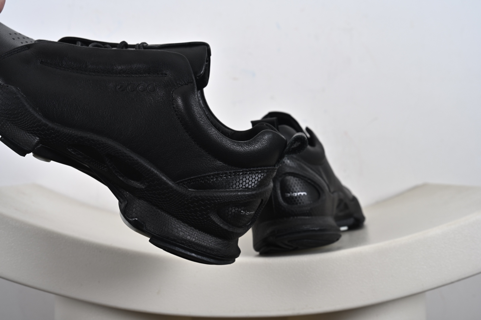 260 ECCO爱步Men's Sports Running Biom C Leather 健步C系列低帮系带运动鞋“皮革全黑” 800413-001
