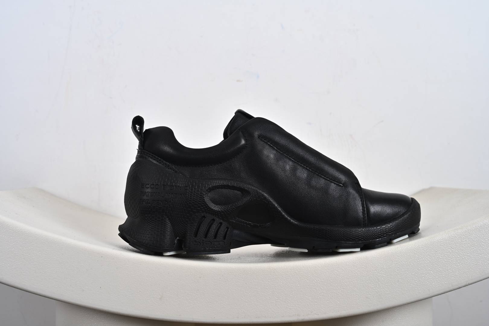 260 ECCO爱步Men's Sports Running Biom C Leather 健步C系列低帮系带运动鞋“皮革全黑” 800413-001