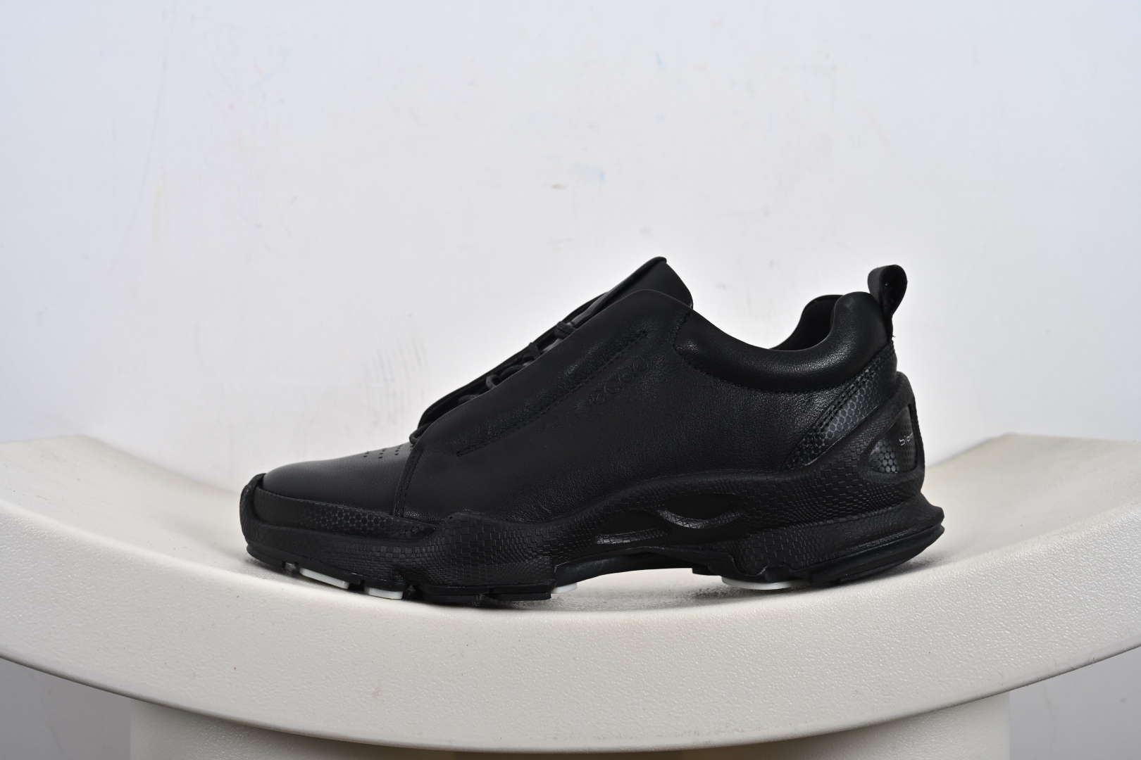 260 ECCO爱步Men's Sports Running Biom C Leather 健步C系列低帮系带运动鞋“皮革全黑” 800413-001