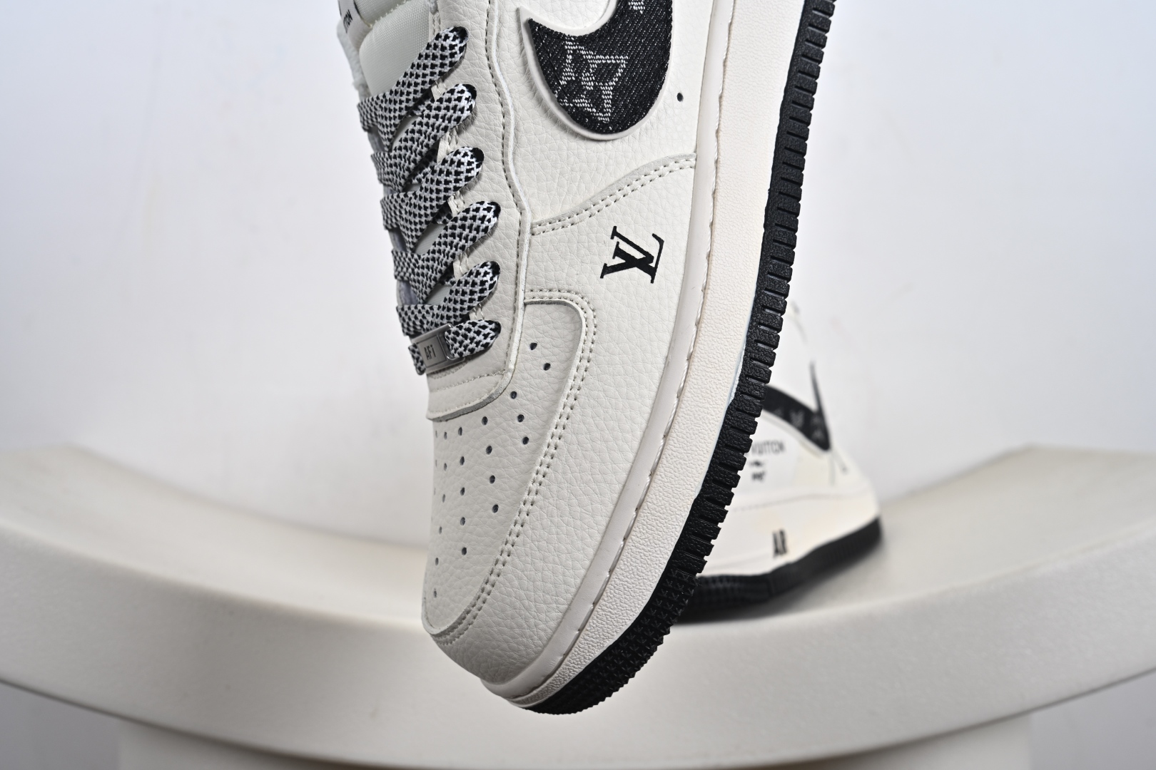 240  定制版 NK Air Force 1 '07 Low “联名——黑牛仔印花”空军一号 低帮 运动鞋 休闲鞋  SM6668-108