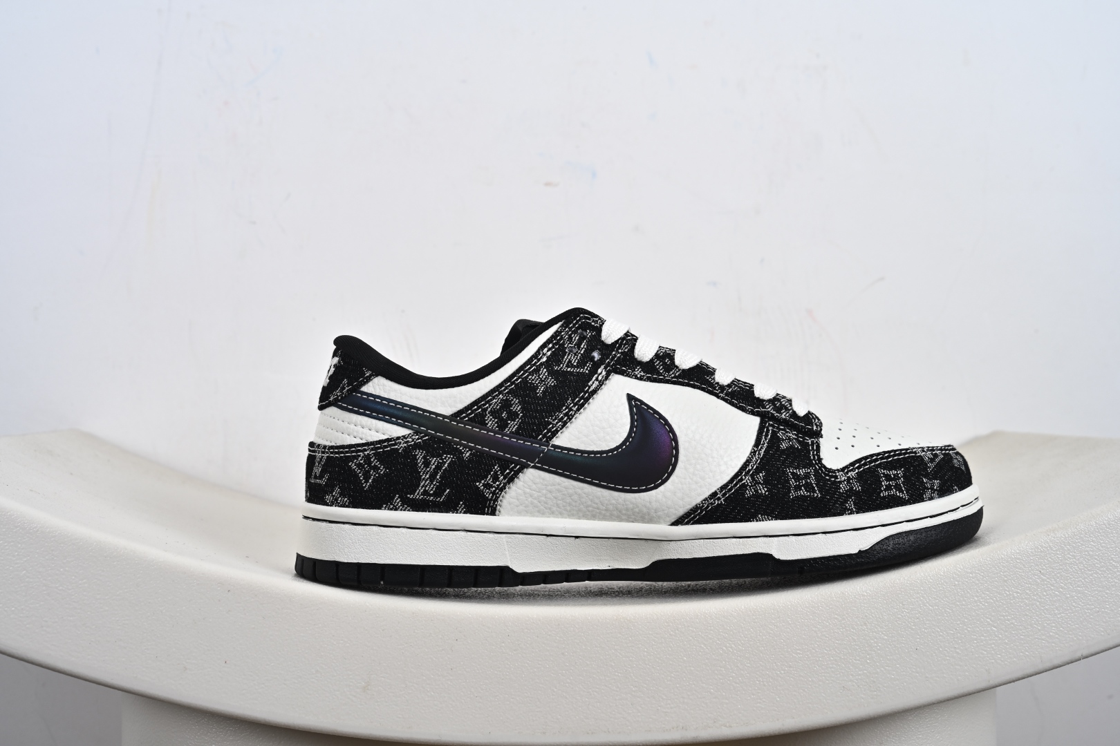 260 Nike SB Dunk Low LV联名 黑镭射渐变  低帮休闲板鞋  SC0601-451