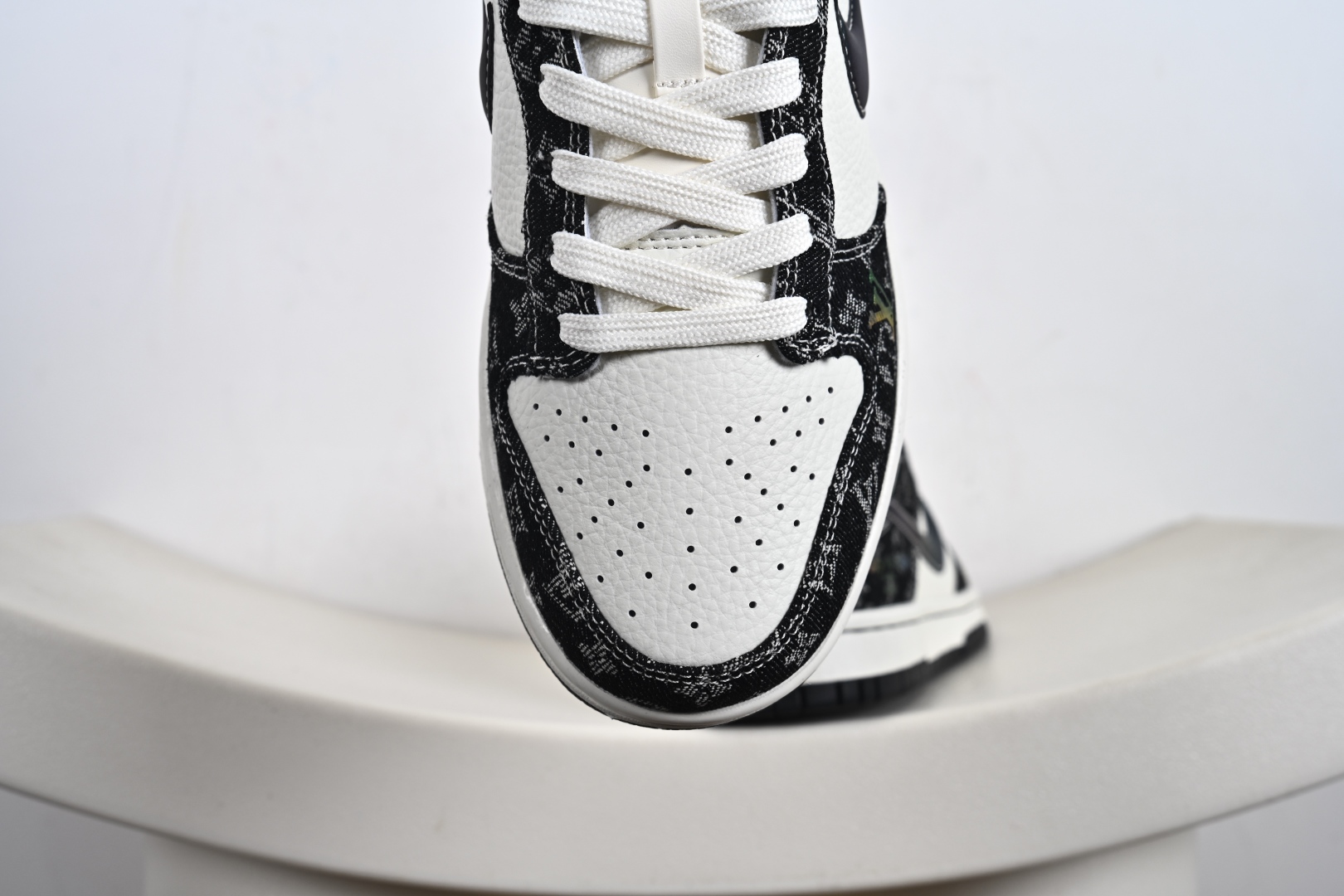 260 Nike SB Dunk Low LV联名 黑镭射渐变  低帮休闲板鞋  SC0601-451