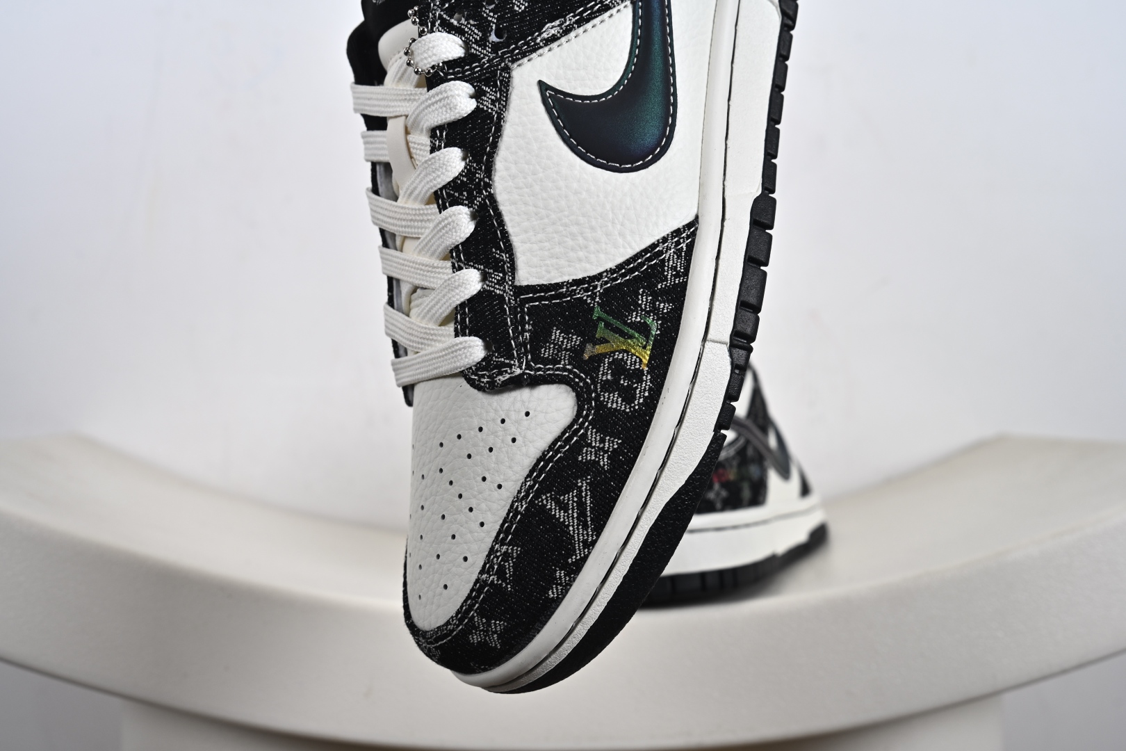 260 Nike SB Dunk Low LV联名 黑镭射渐变  低帮休闲板鞋  SC0601-451