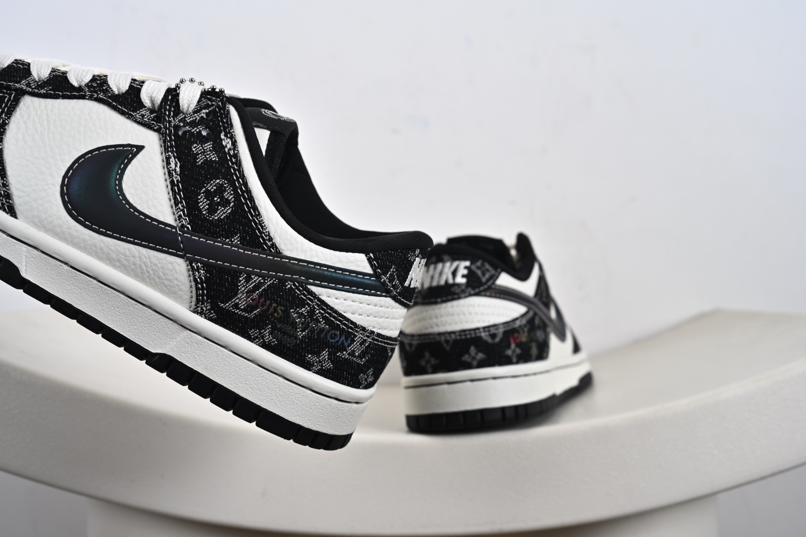 260 Nike SB Dunk Low LV联名 黑镭射渐变  低帮休闲板鞋  SC0601-451