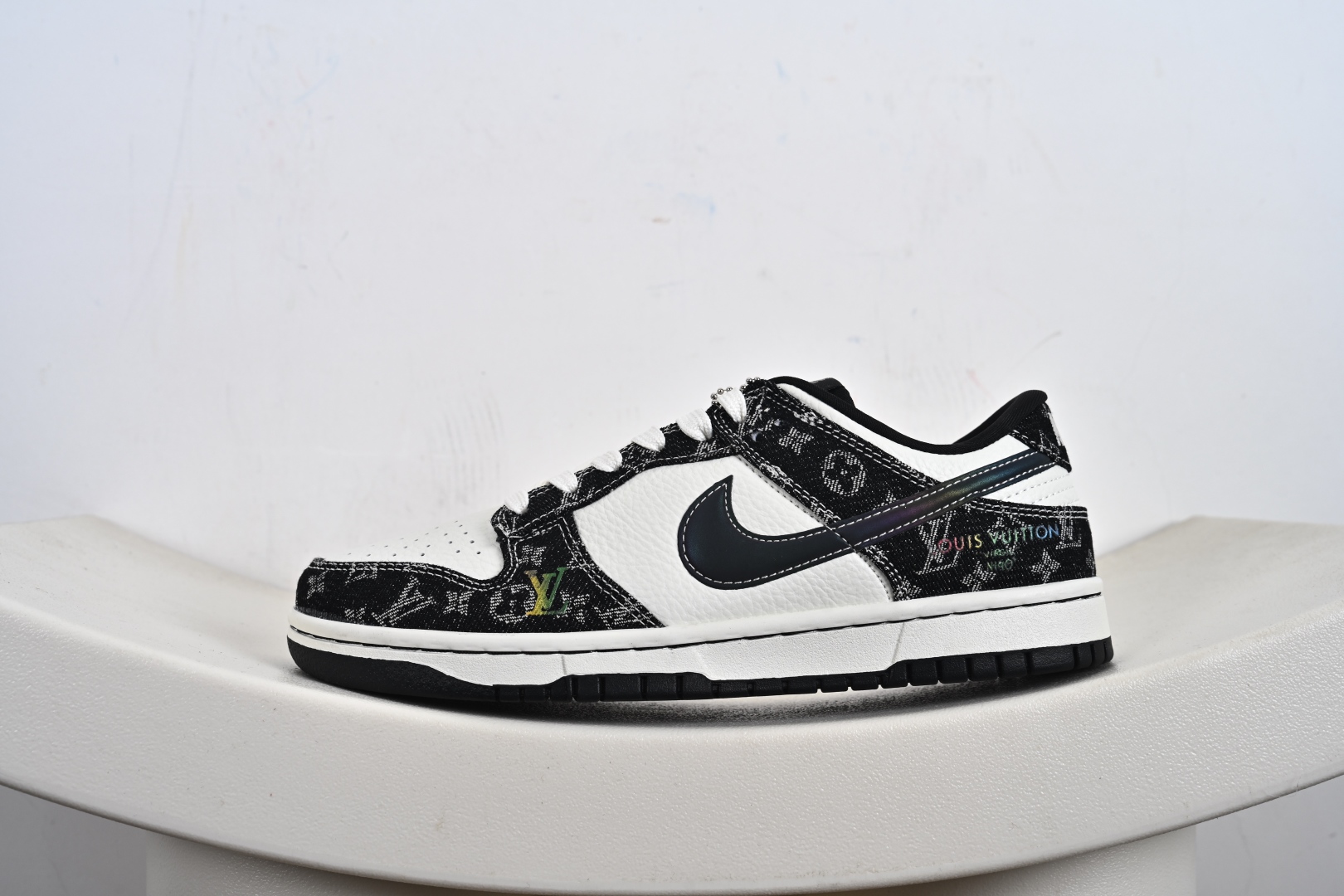 260 Nike SB Dunk Low LV联名 黑镭射渐变  低帮休闲板鞋  SC0601-451