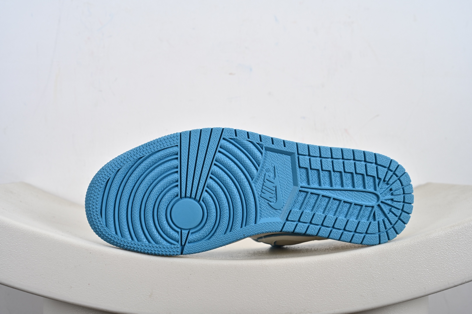 260  定制版 NK AJ1 Low 白蓝拉布布联名 低帮休闲板鞋  QG2025-007