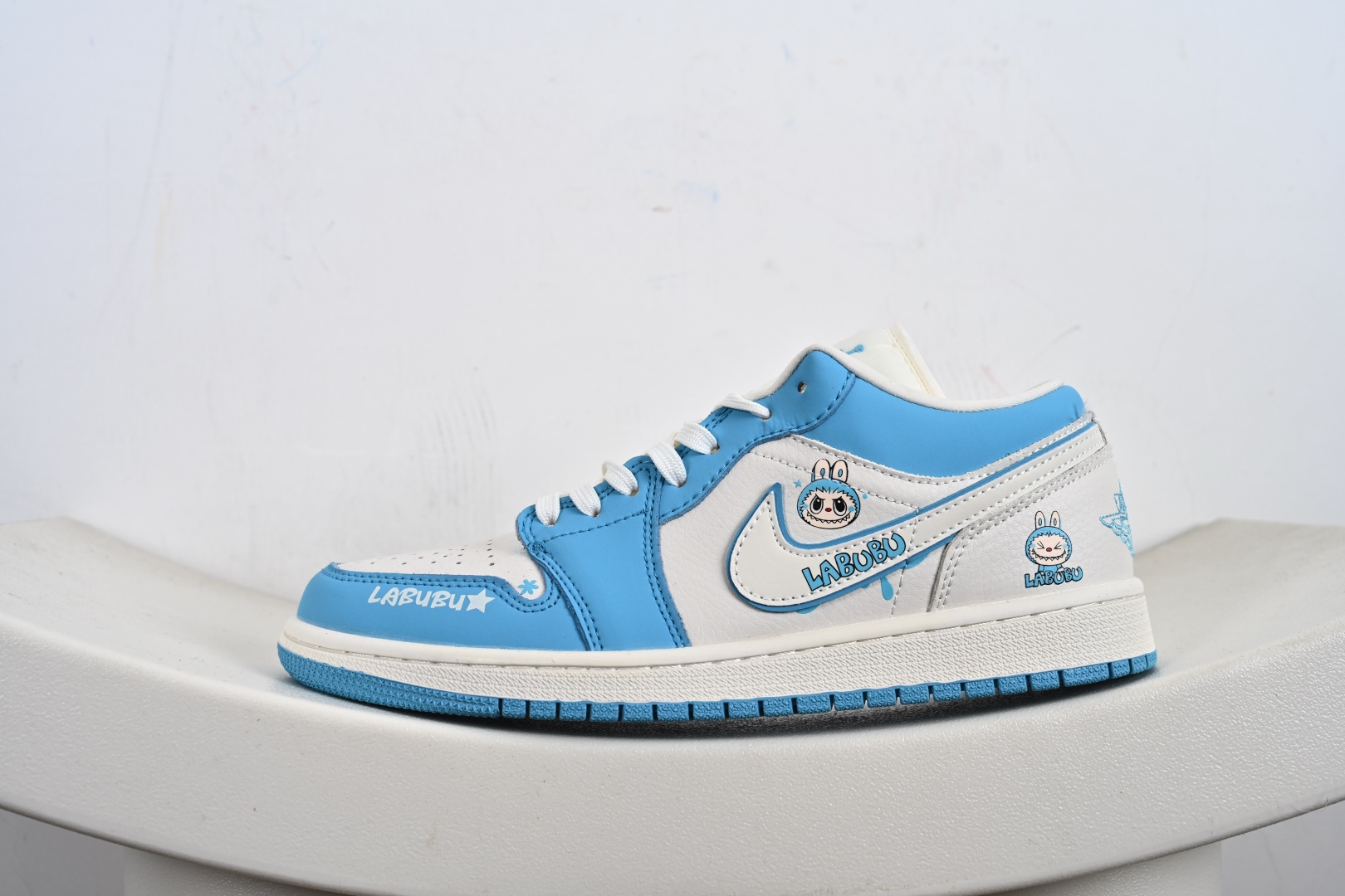 260  定制版 NK AJ1 Low 白蓝拉布布联名 低帮休闲板鞋  QG2025-007