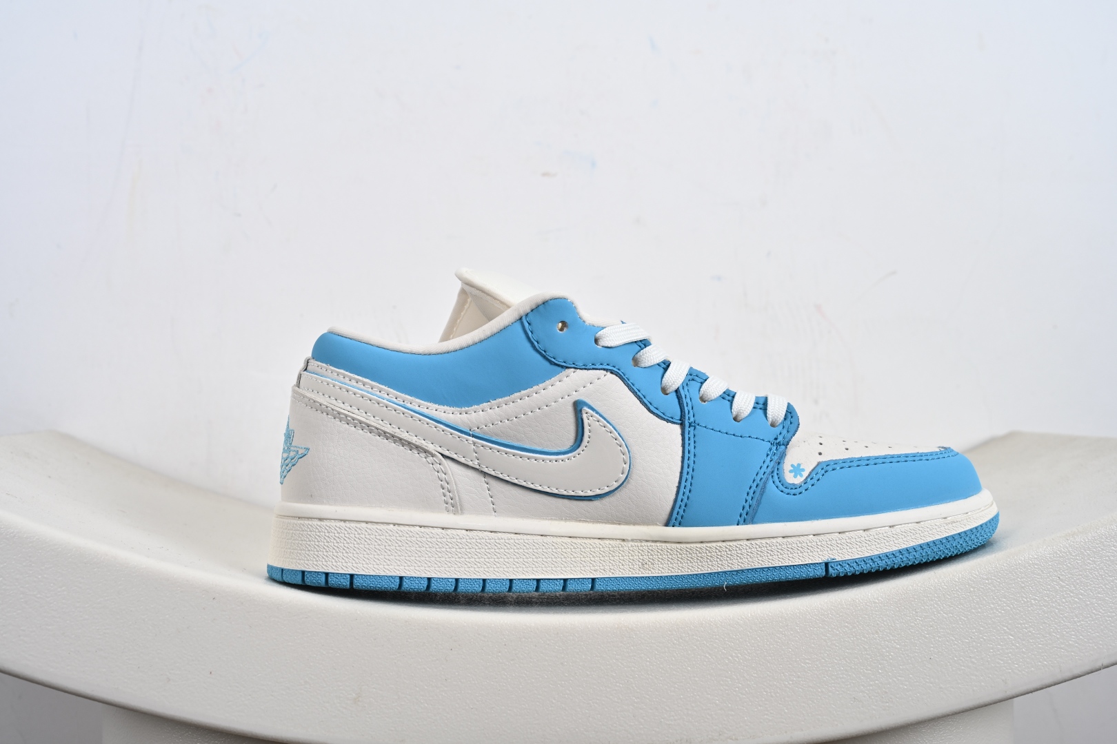 260  定制版 NK AJ1 Low 白蓝拉布布联名 低帮休闲板鞋  QG2025-007