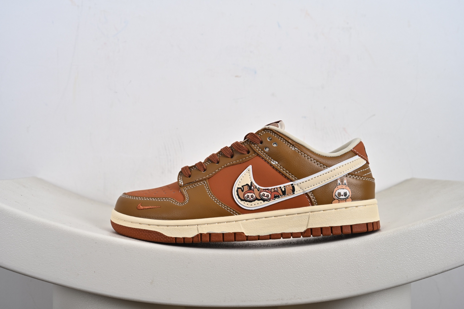 定制版Labubu x NK Dunk SB Low 拉布布 x SB 低帮 联名棕白色 DG2025-007