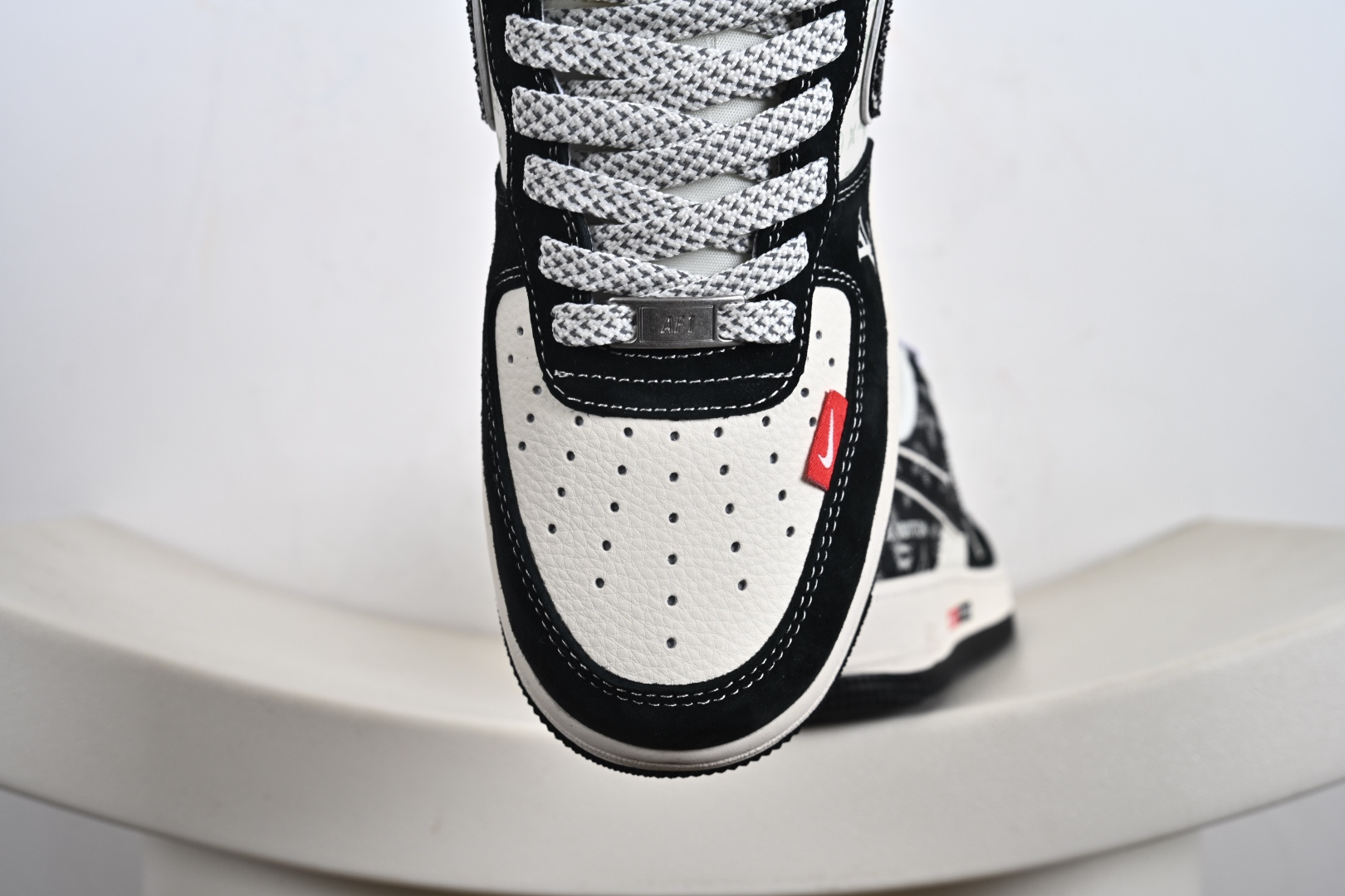 Nike Air Force 1 '07 Low “LV联名——牛仔猪八米黑”空军一号 低帮 运动鞋 休闲鞋 MZ9588-805