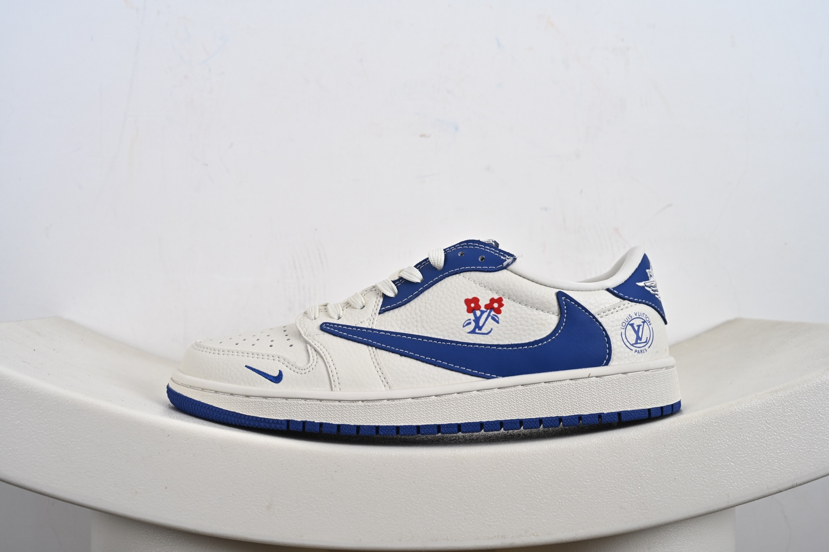 Travis Scott x Fragment Design x Air Jordan 1 Low OG SP AJ1 乔1 LV联名 白蓝花饰 低帮文化休闲板鞋 LD2028-042