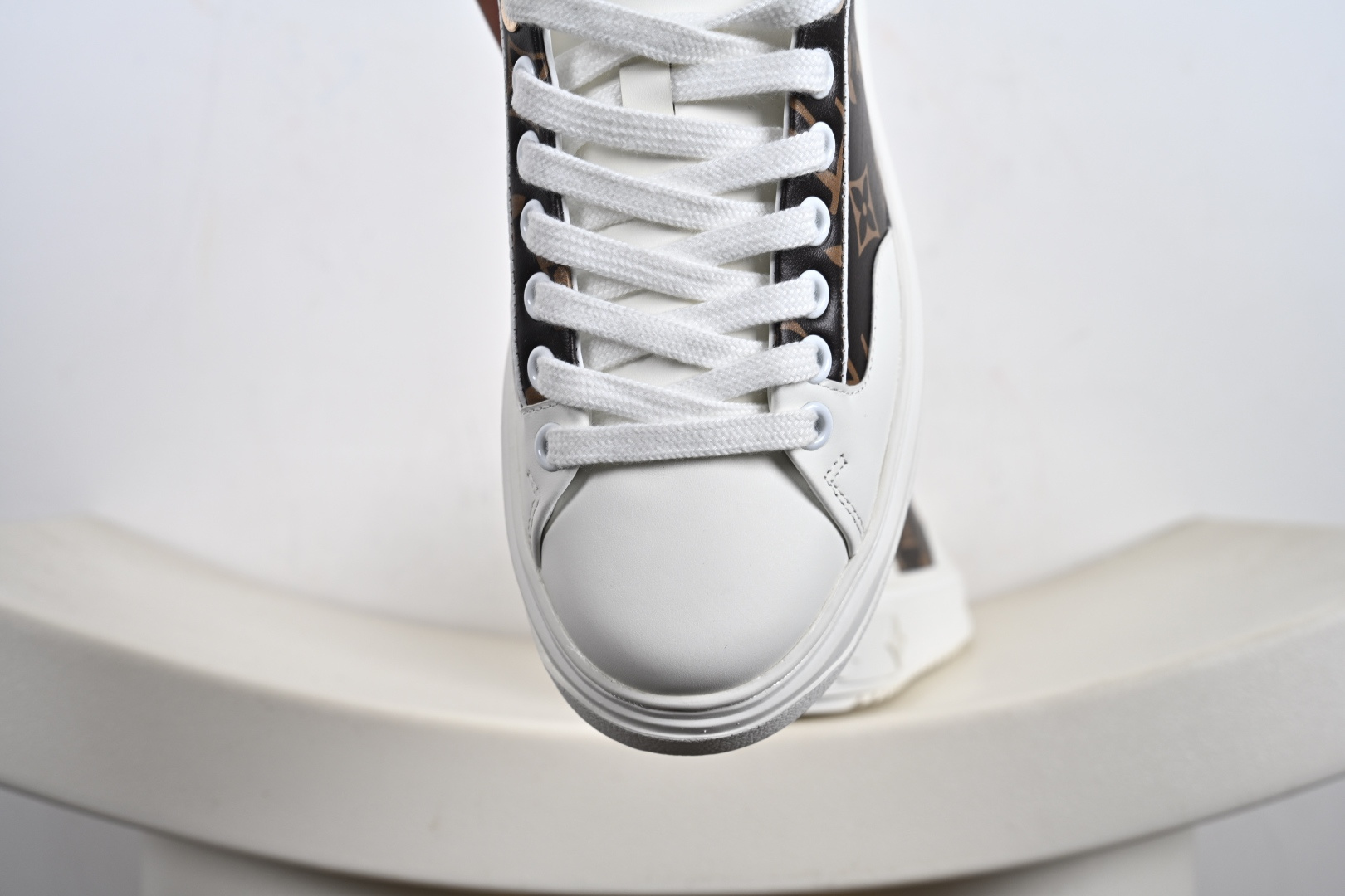 Louis Vuitton路易威登 休闲板鞋 小白鞋 超多网红时尚博主种草