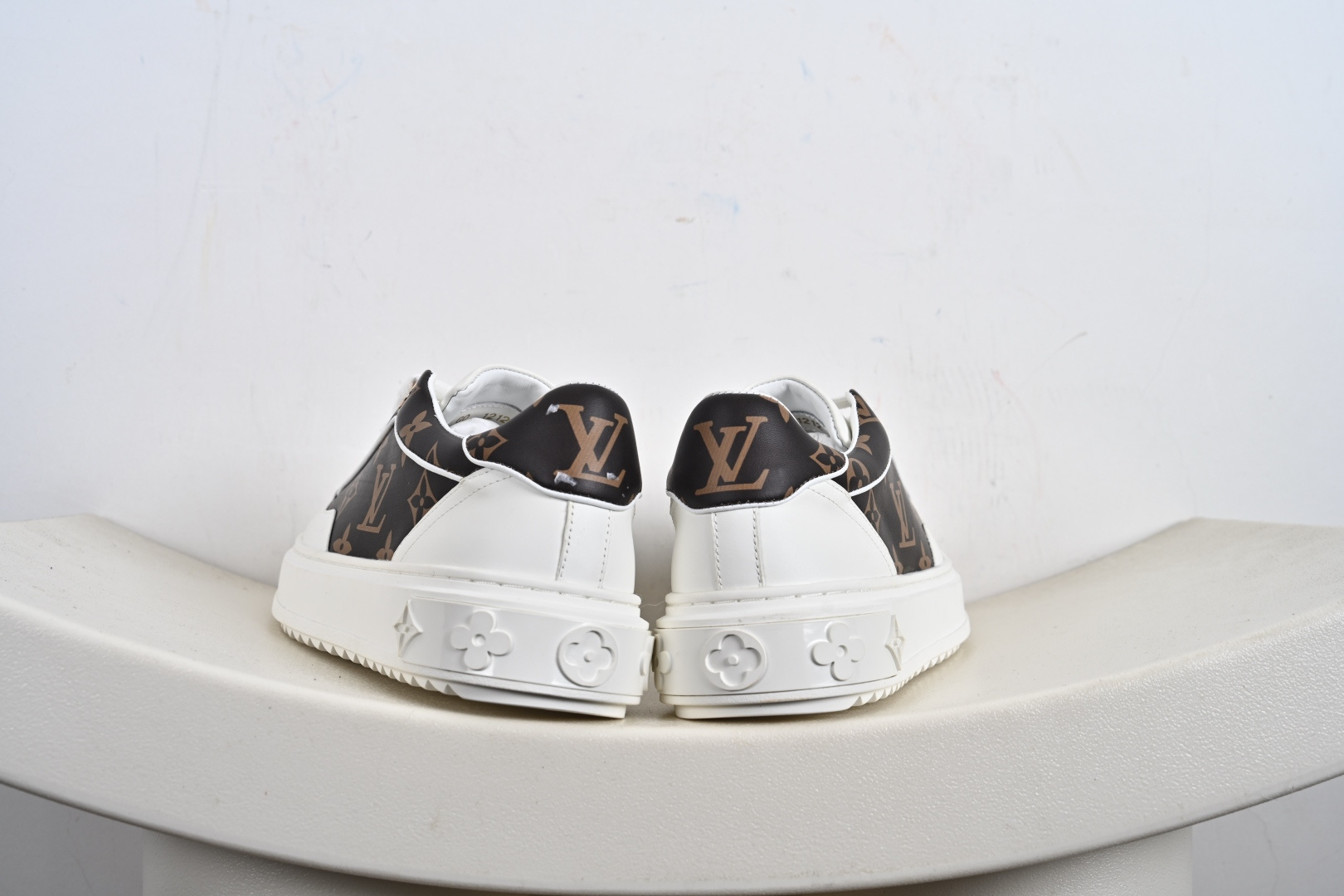 Louis Vuitton路易威登 休闲板鞋 小白鞋 超多网红时尚博主种草