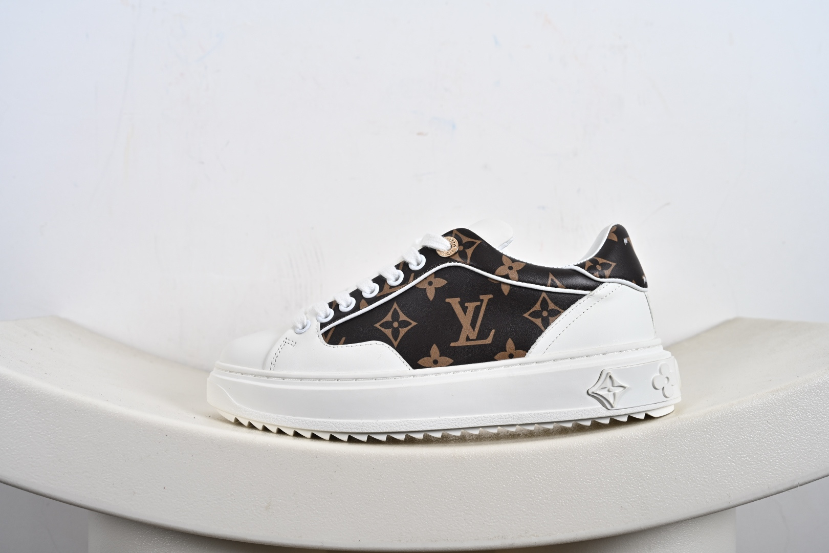 Louis Vuitton路易威登 休闲板鞋 小白鞋 超多网红时尚博主种草