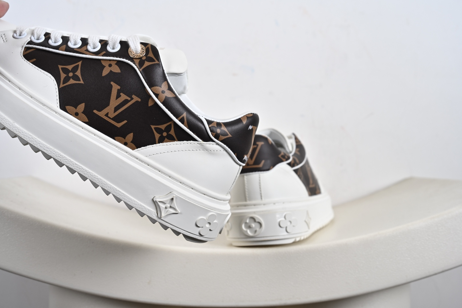 Louis Vuitton路易威登 休闲板鞋 小白鞋 超多网红时尚博主种草