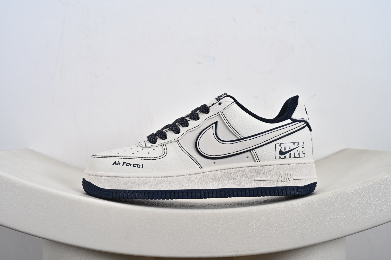 NIke Air Force 1 '07 Low 空军一号低帮 运动鞋 休闲鞋 JP8028-013