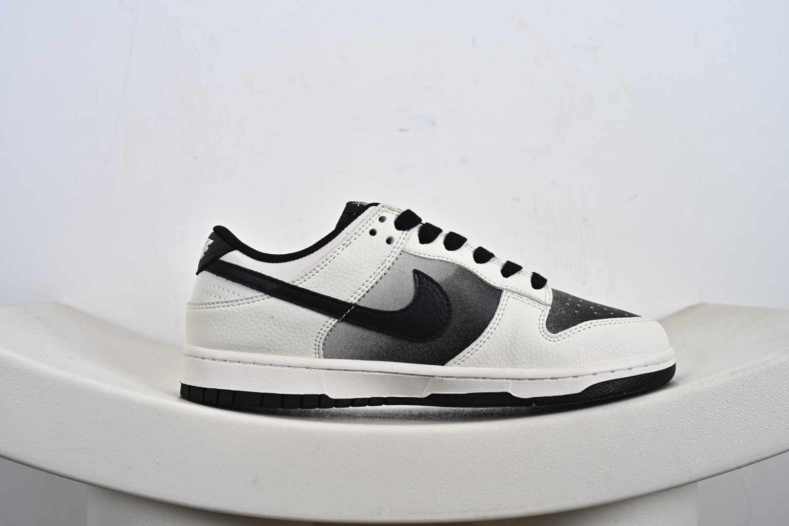 Nike SB Dunk Low 斯图西联名 闪电渐变米黑 周年高端定制 低帮休闲板鞋 QW5836-020