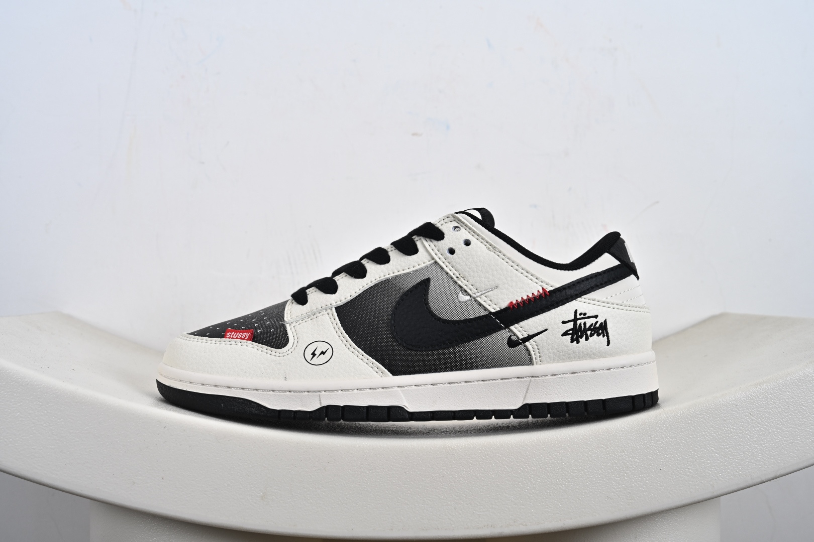 Nike SB Dunk Low 斯图西联名 闪电渐变米黑 周年高端定制 低帮休闲板鞋 QW5836-020