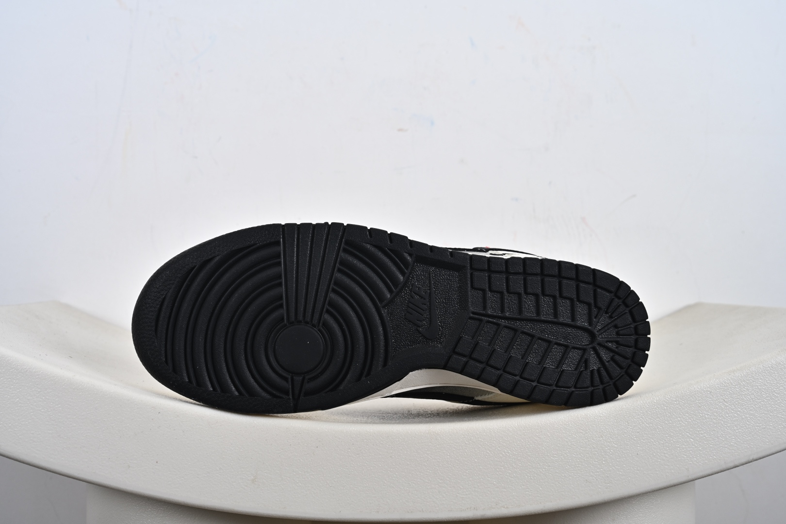 Nike SB Dunk Low 斯图西联名 闪电渐变米黑 周年高端定制 低帮休闲板鞋 QW5836-020