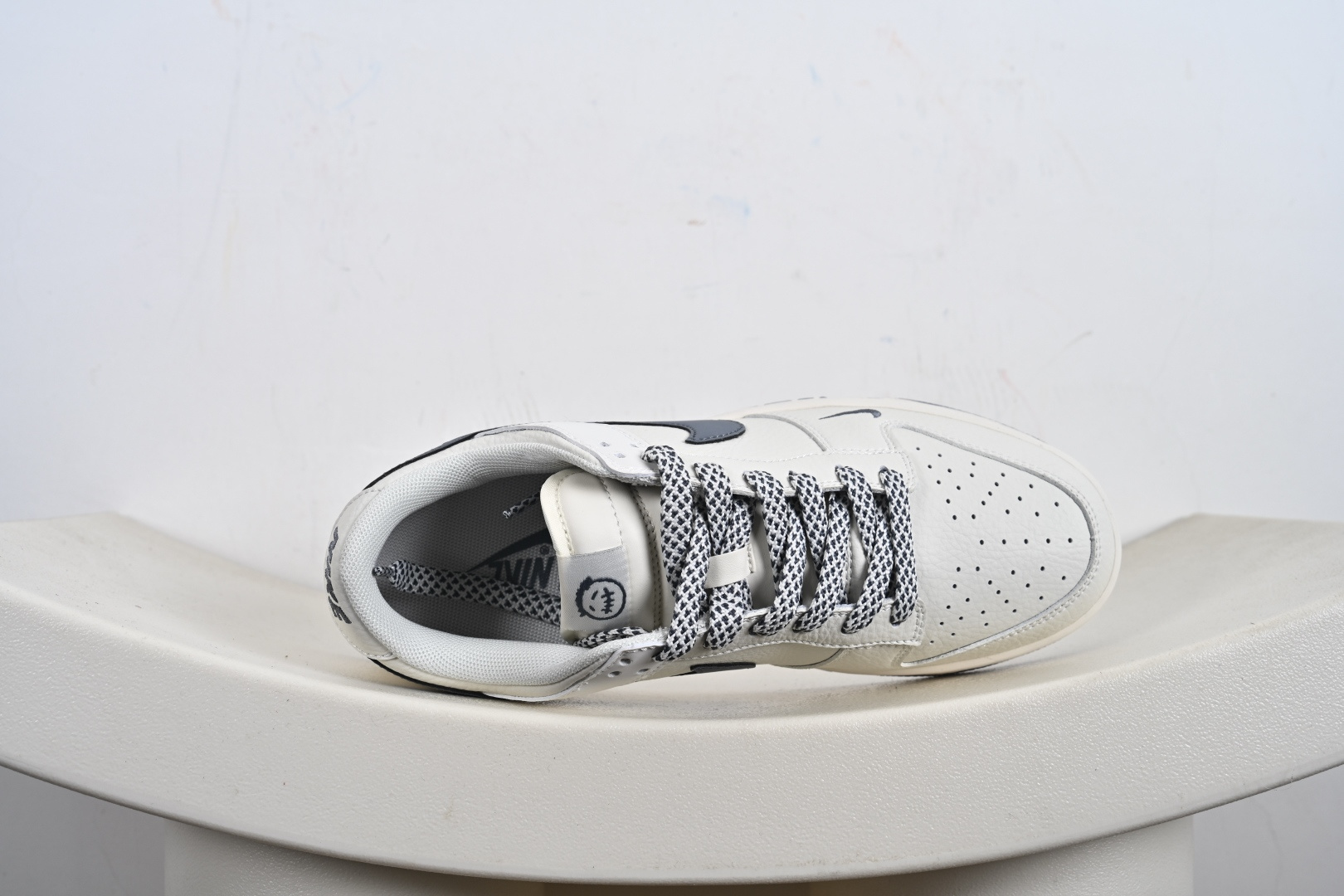 定制版NK SB Dunk Low 灰勾鬼脸 周年高端定制 低帮休闲板鞋 CS1688-120