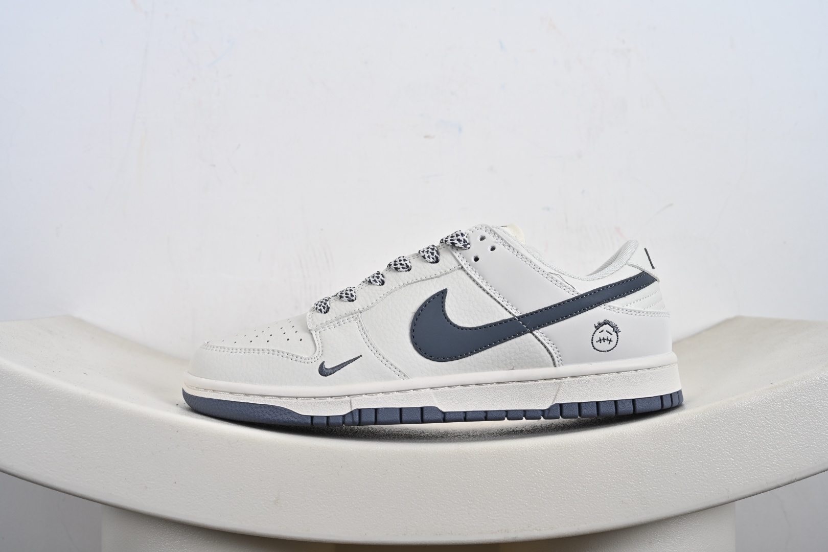 定制版NK SB Dunk Low 灰勾鬼脸 周年高端定制 低帮休闲板鞋 CS1688-120