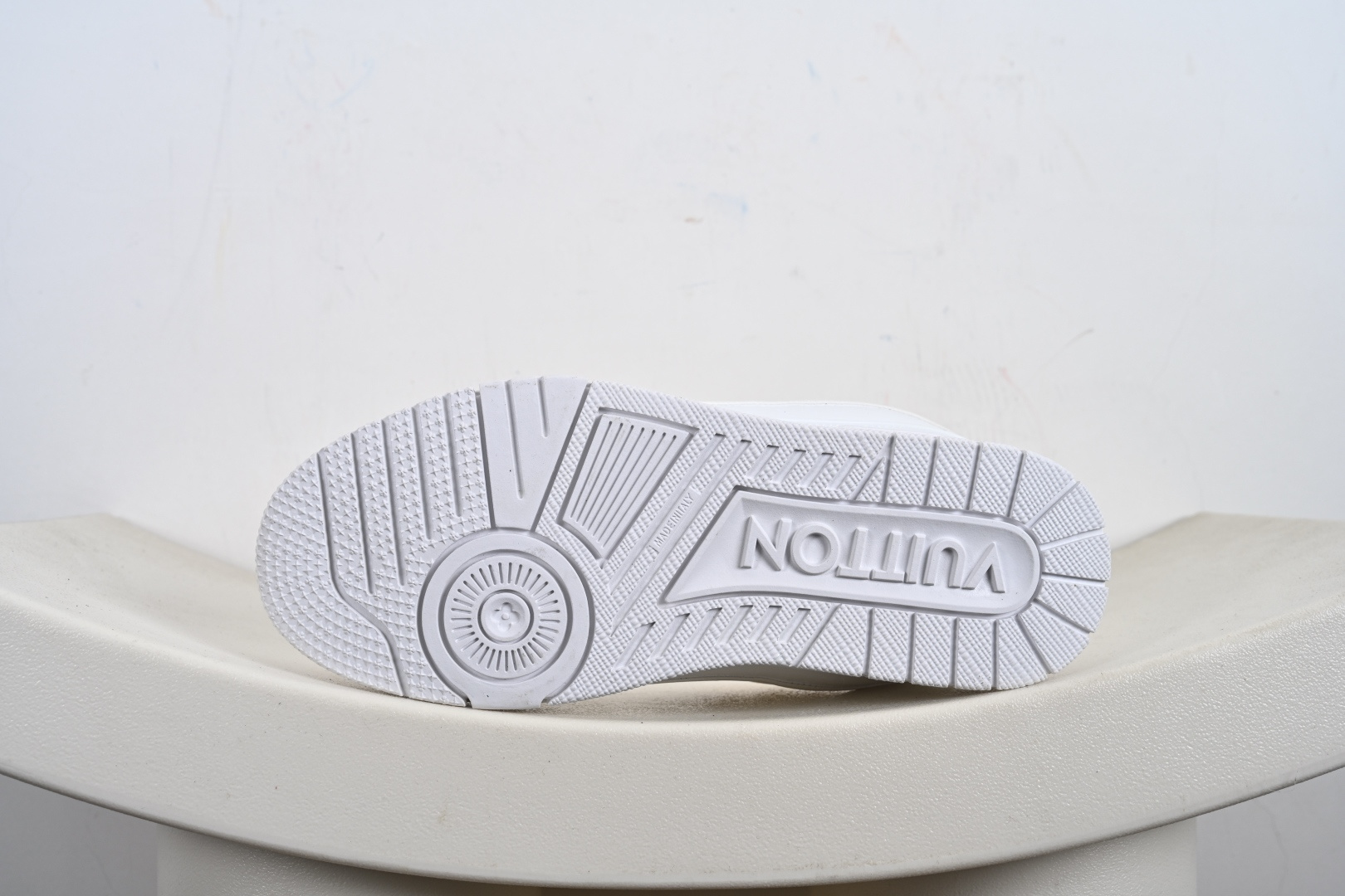 LV路易威登Louis Vuitton Trainer Low Sneaker 面包版系列低帮休闲运动文化百搭篮球板鞋