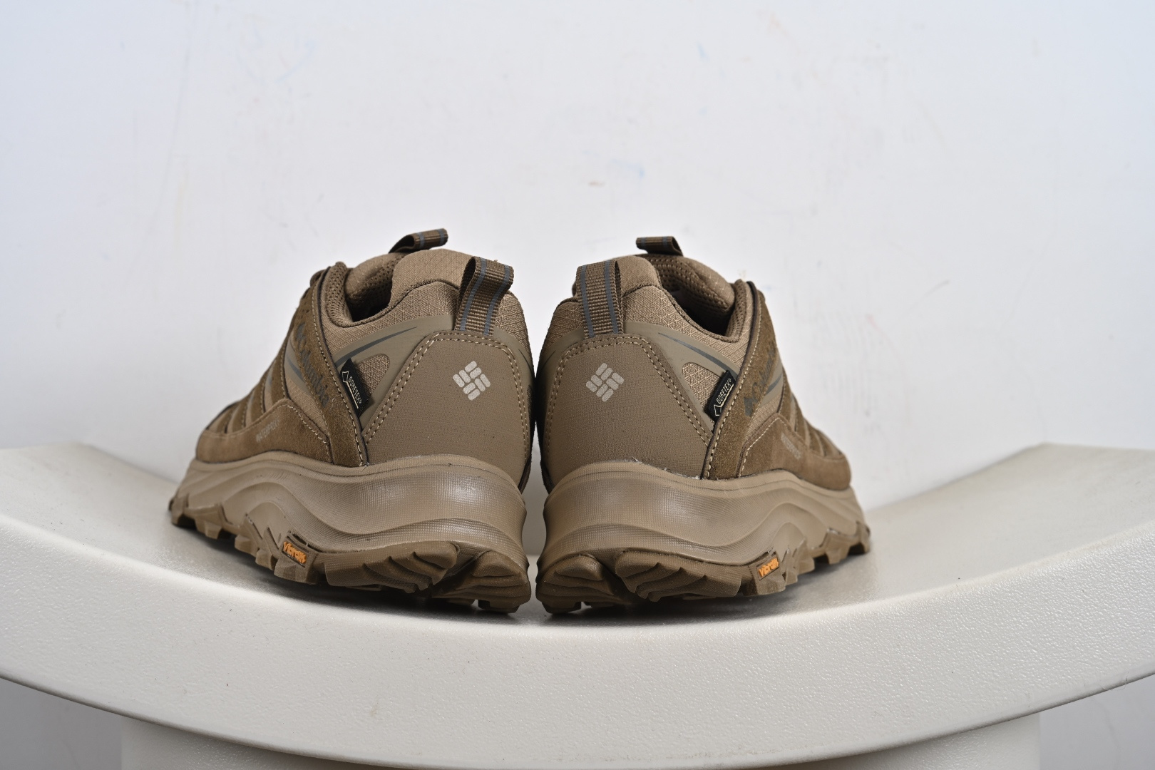 Columbia 哥伦亚比户外登山鞋休鞋闲户外越野徒鞋