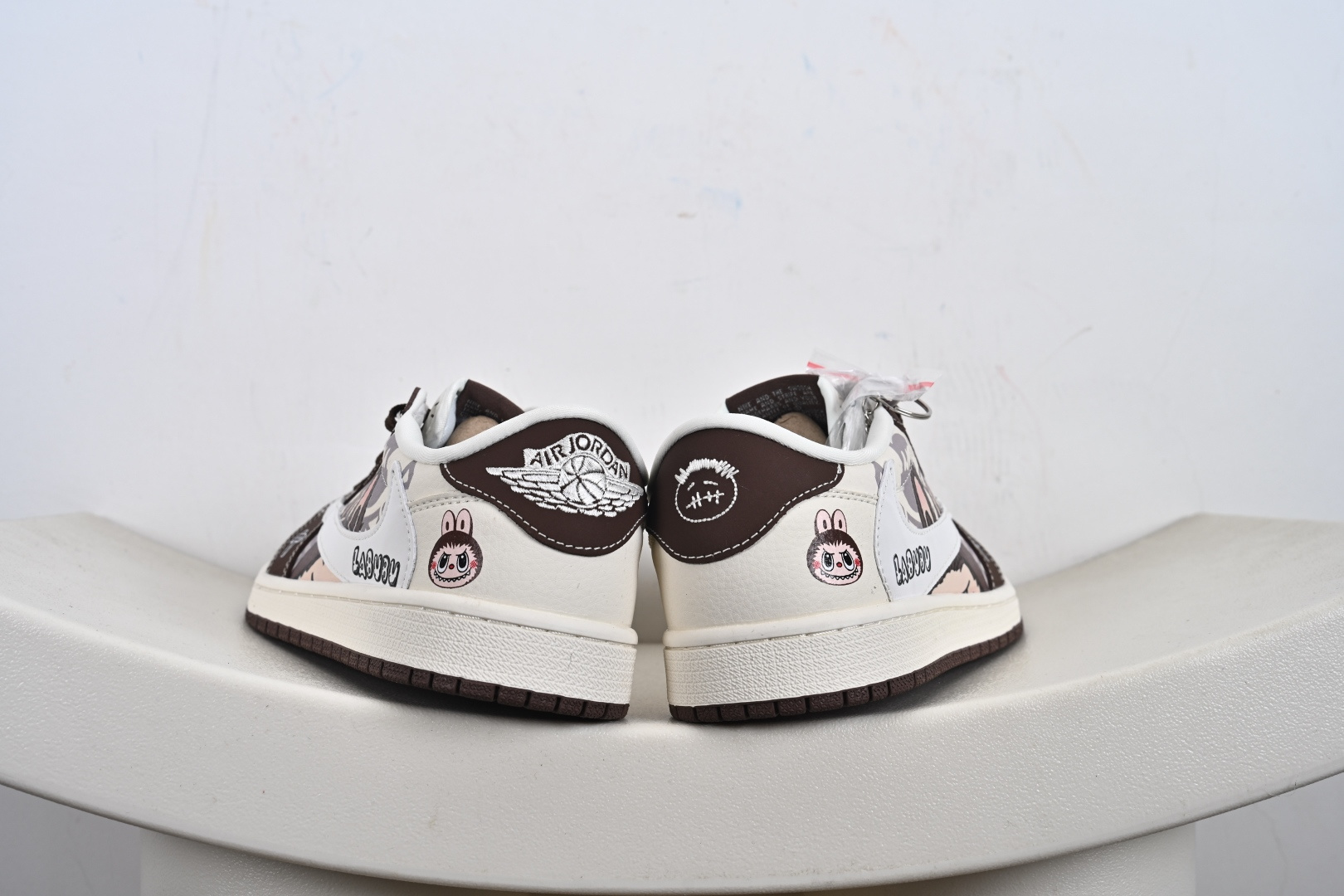 定制版Labubu x Travis Scott x Air Jordan 1 Low 拉布布 x AJ1 低帮 梦幻棕白倒钩 DX1888-095