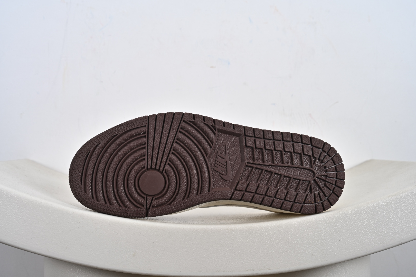 定制版Labubu x Travis Scott x Air Jordan 1 Low 拉布布 x AJ1 低帮 梦幻棕白倒钩 DX1888-095