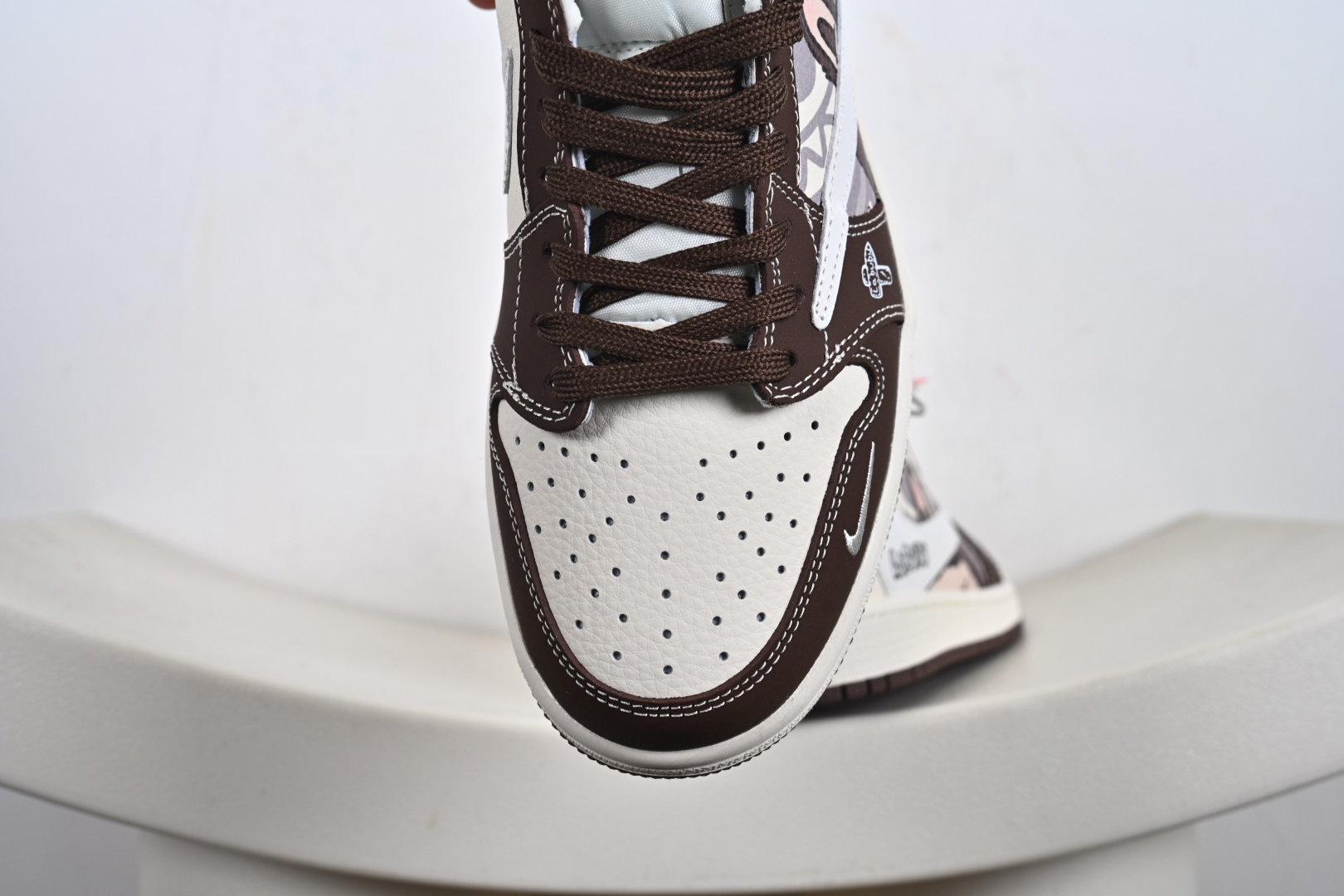 定制版Labubu x Travis Scott x Air Jordan 1 Low 拉布布 x AJ1 低帮 梦幻棕白倒钩 DX1888-095