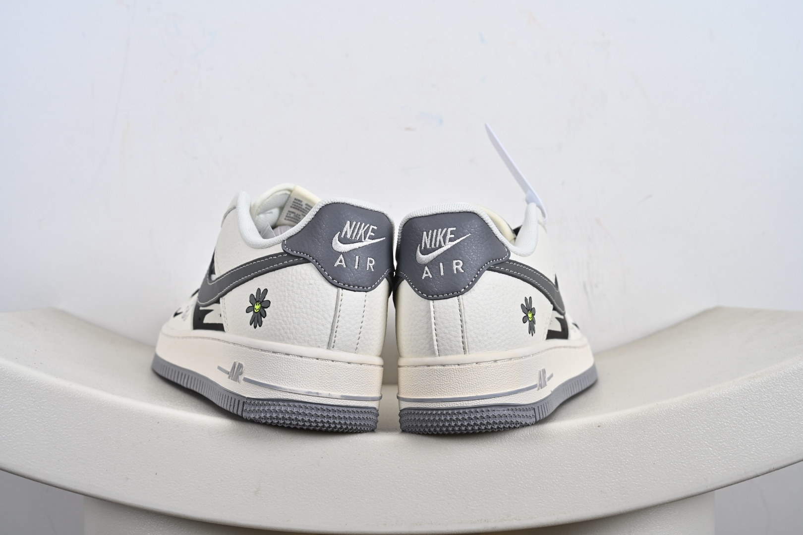 Supreme x Nike Air Force 1 涂鸦米灰勾 QW5606-272