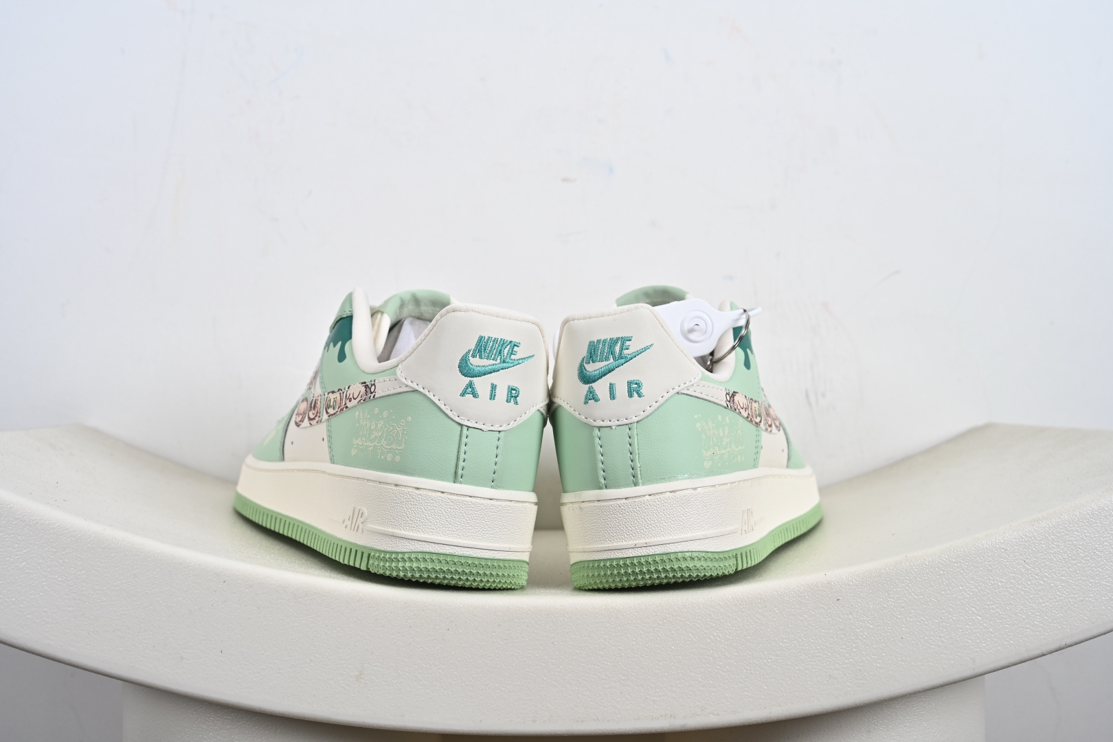 Nike Air Force 1 Low Labubu联名 KB1688-007