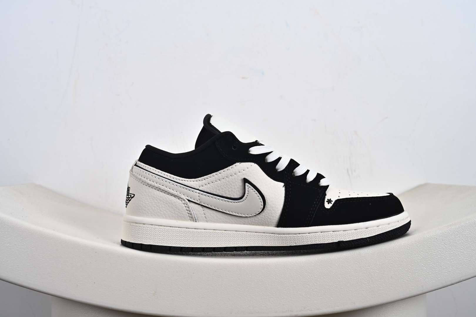 定制版NK AJ1 Low 黑白拉布布联名 低帮休闲板鞋 QG2025-006