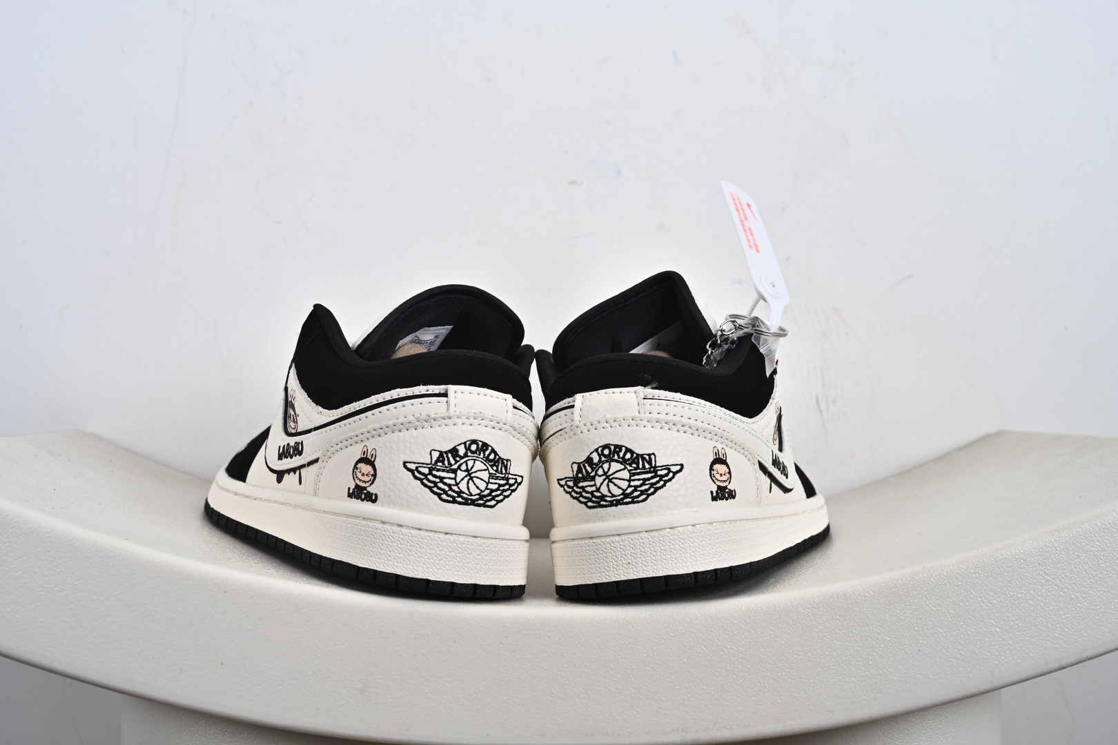 定制版NK AJ1 Low 黑白拉布布联名 低帮休闲板鞋 QG2025-006