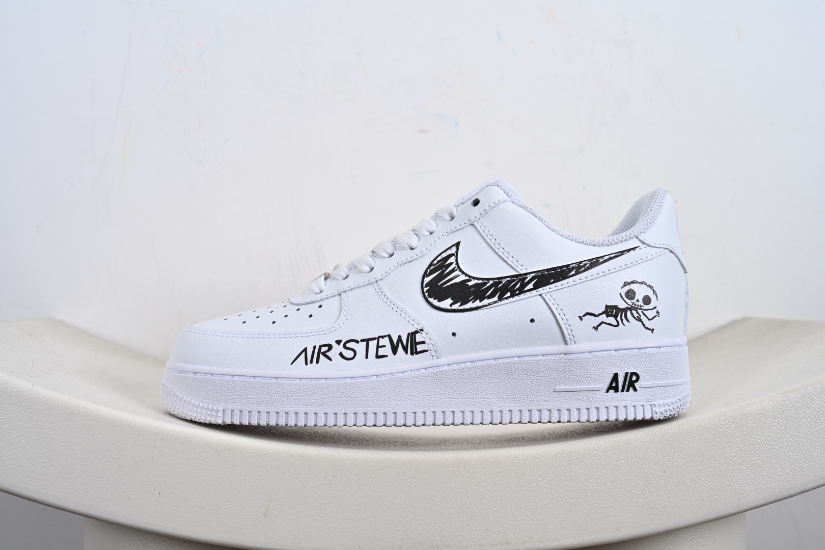 定制版二次元主题 Nike Air Force 1 Low’07 捣蛋鬼 空军一号低帮休闲板鞋 ZH0316-096