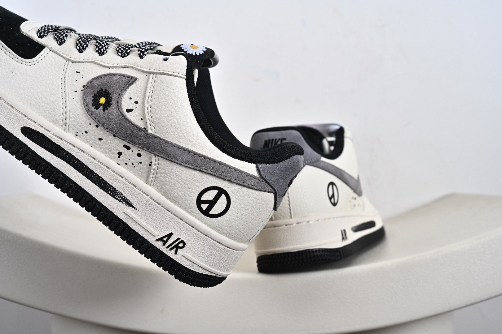 定制版Peaceminusone x Nike Air Force 1 Low 小雏菊 x 耐克 空军一号 低帮 联名黑白灰 QW5606-265