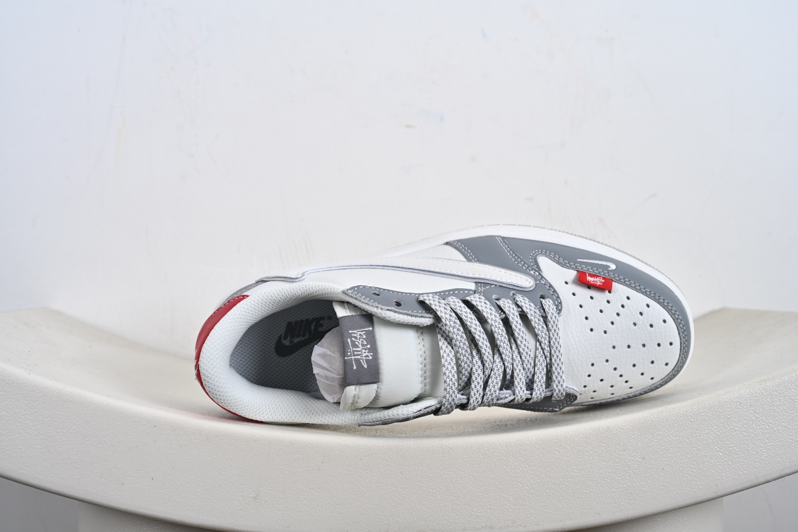 定制版Travis Scott x Fragment Design x Jordan Air Jordan 1 Low OG SP “斯图西联名——白灰红尾” DZ5899-006