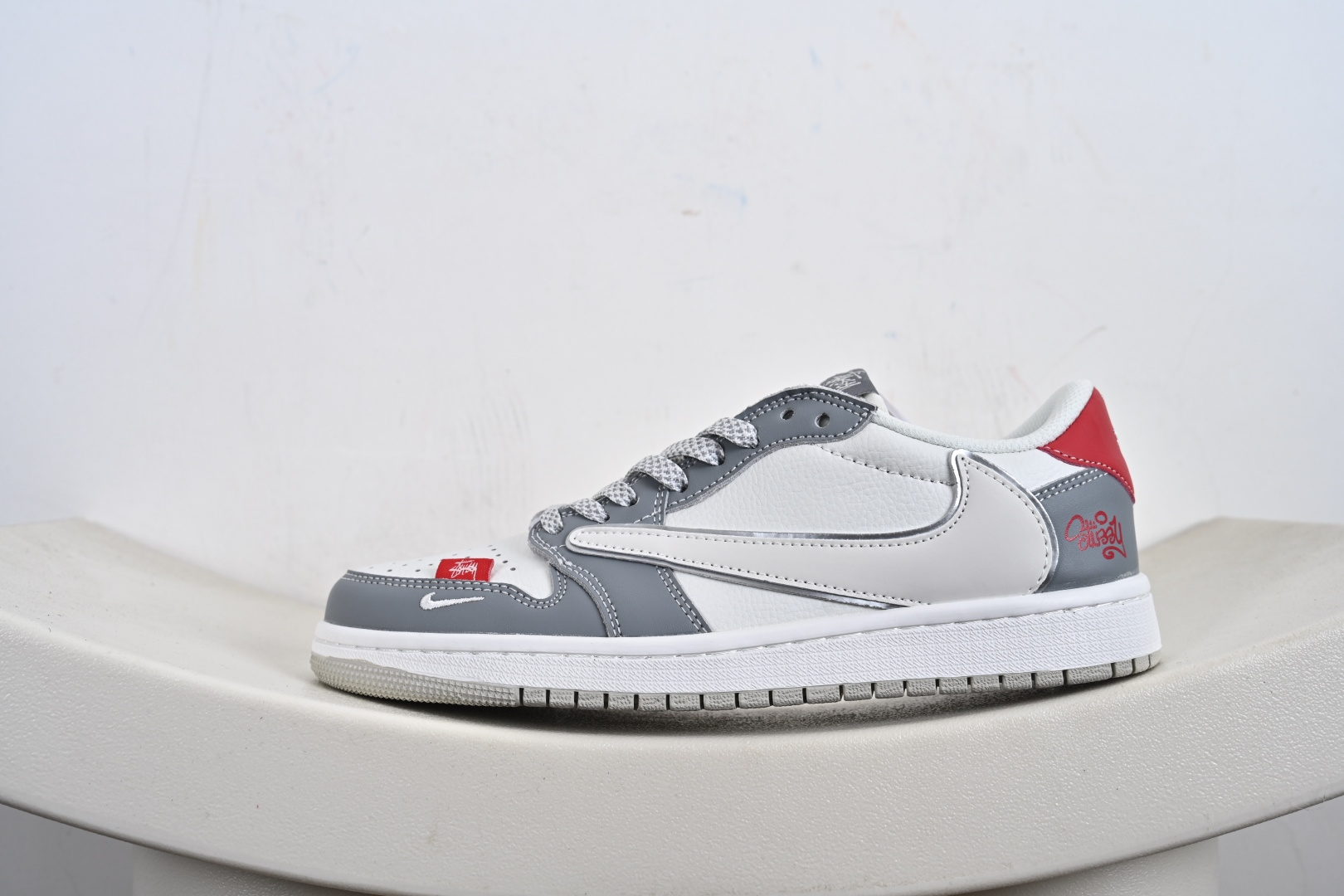 定制版Travis Scott x Fragment Design x Jordan Air Jordan 1 Low OG SP “斯图西联名——白灰红尾” DZ5899-006