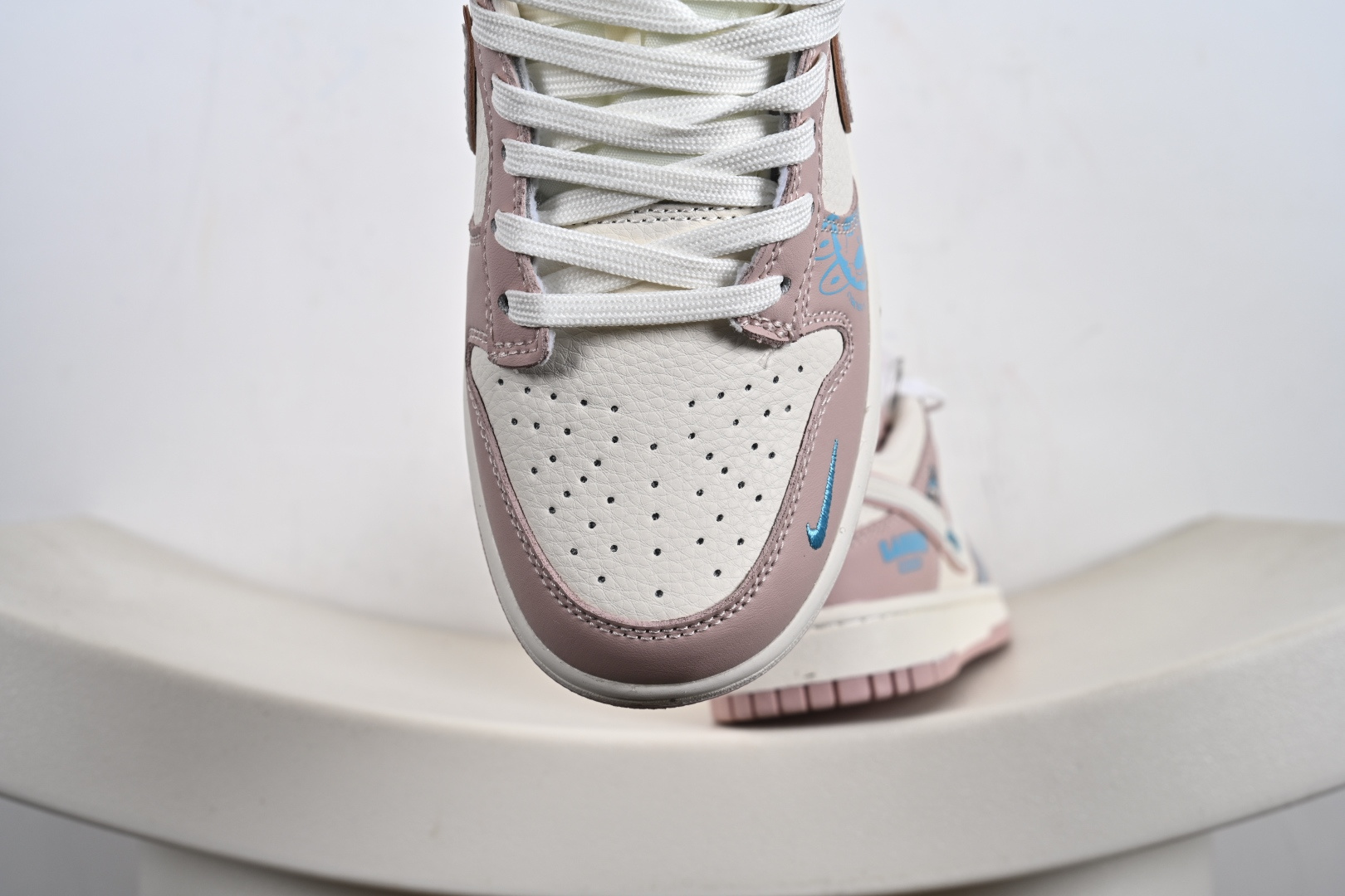 Nike SB Dunk Low“ 鸽子粉拉布布” 周年高端定制 低帮休闲板鞋 DG2025-005