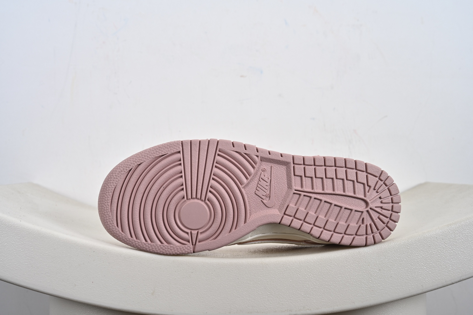 Nike SB Dunk Low“ 鸽子粉拉布布” 周年高端定制 低帮休闲板鞋 DG2025-005